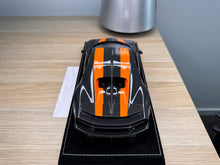 Load image into Gallery viewer, Bugatti Chiron Super Sport 300 - Black Carbon &amp; Orange - 1:18
