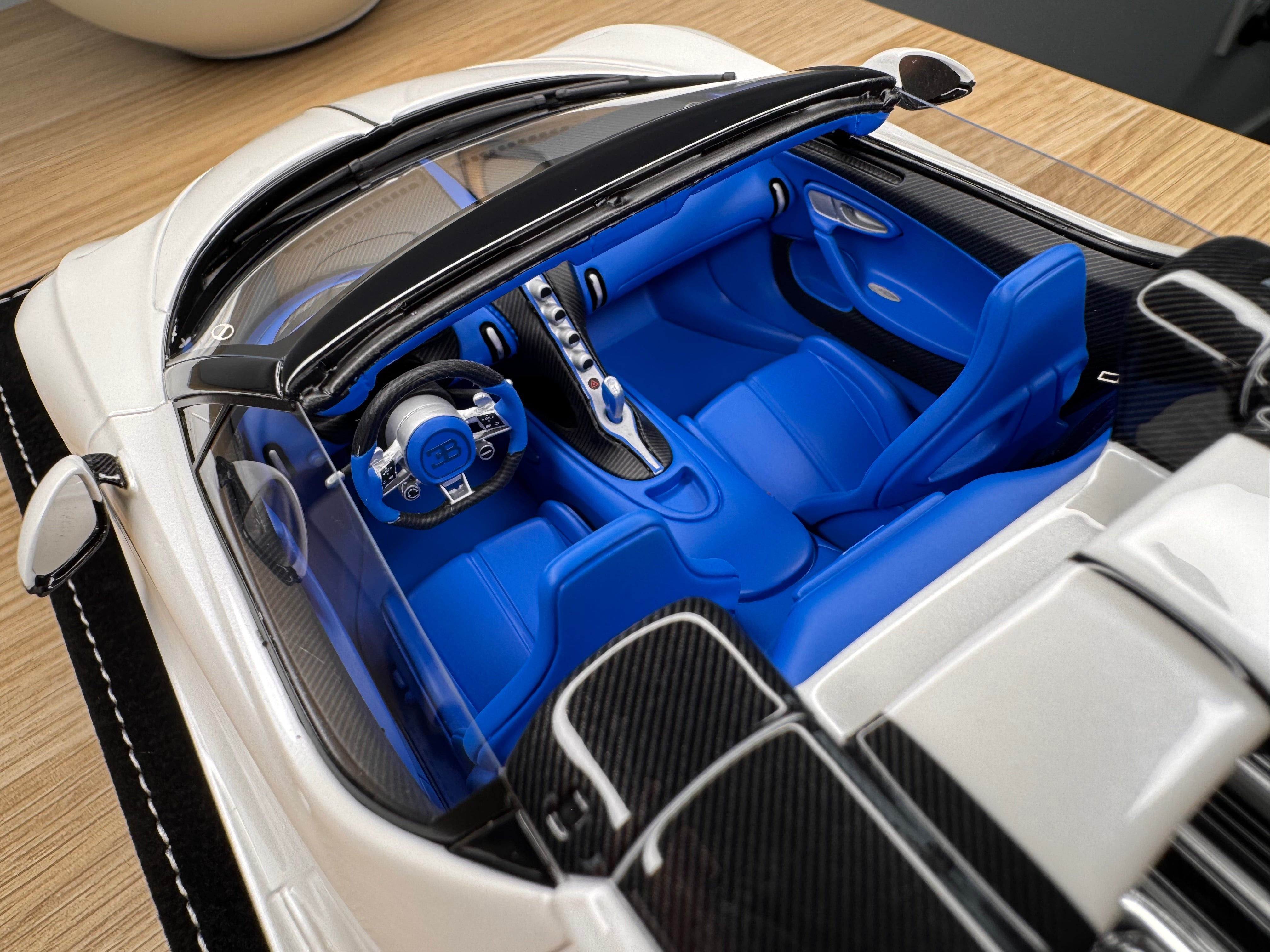 Bugatti Mistral - Pearl White - 1:18