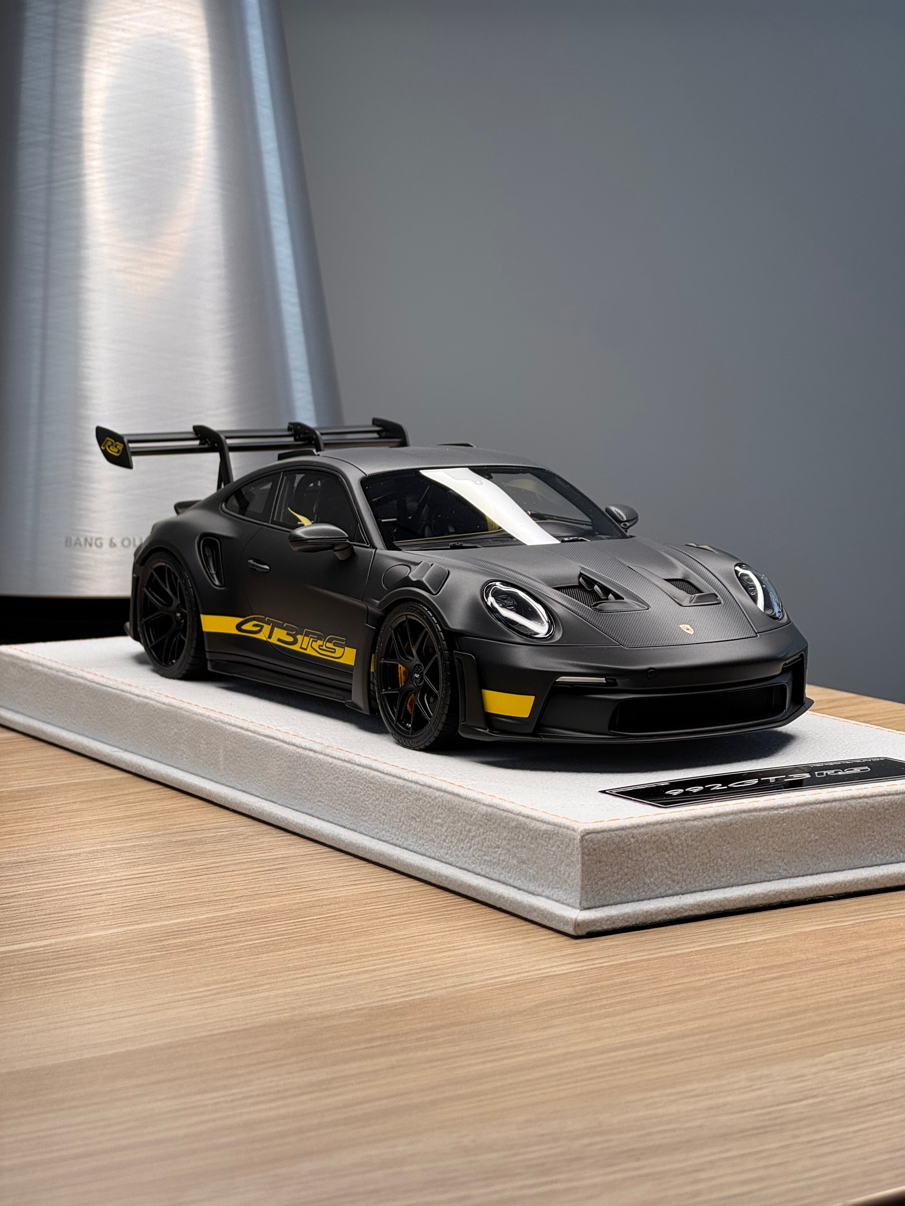 Porsche 911 992 GT3RS - Matte Black - 1:18