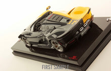 Load image into Gallery viewer, Ferrari Daytona SP3 - 599+1 Giallo Modena / Shiny Carbon - 1:18

