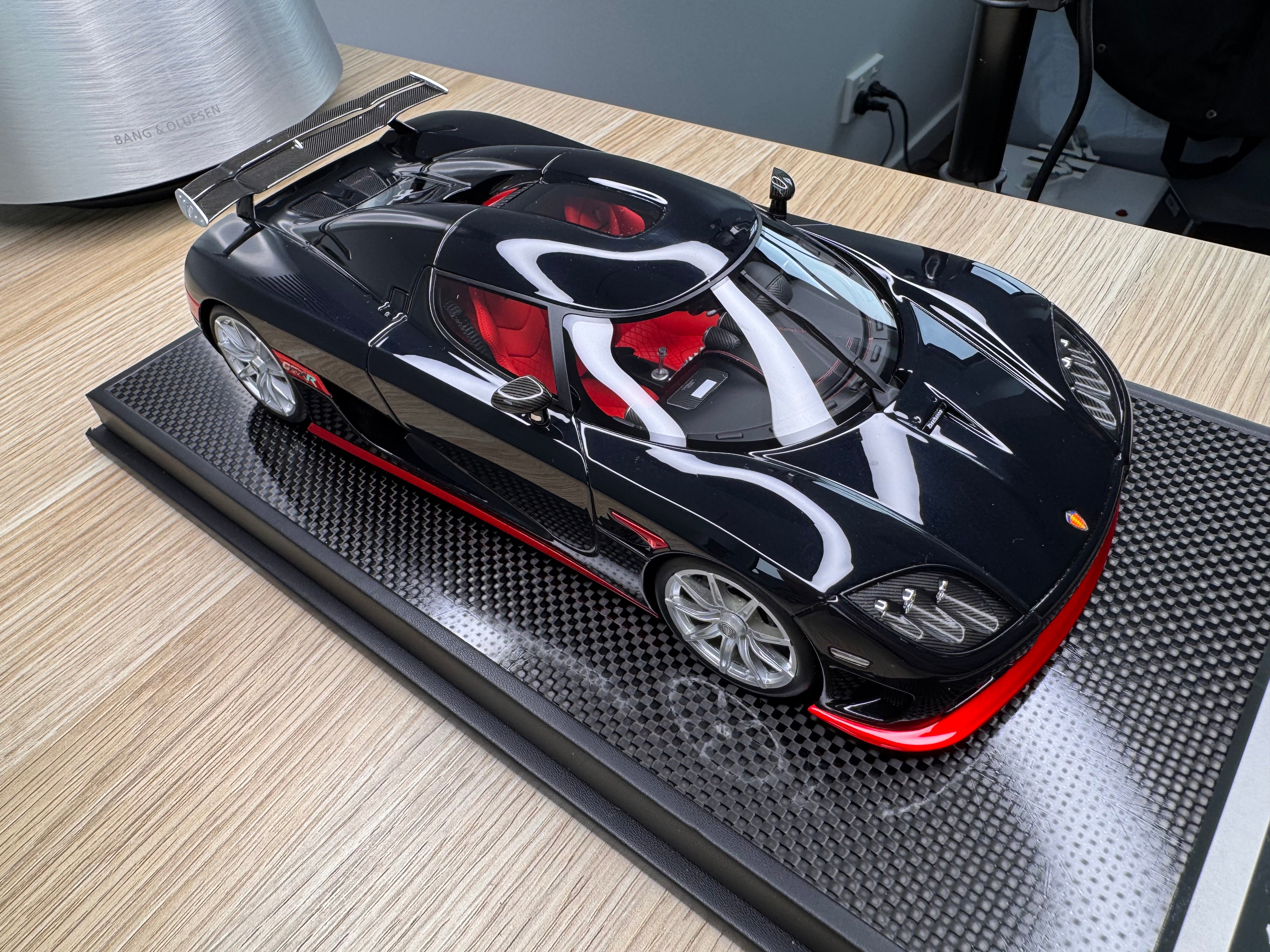 Koenigsegg CCXR - Gloss Black - 1:18