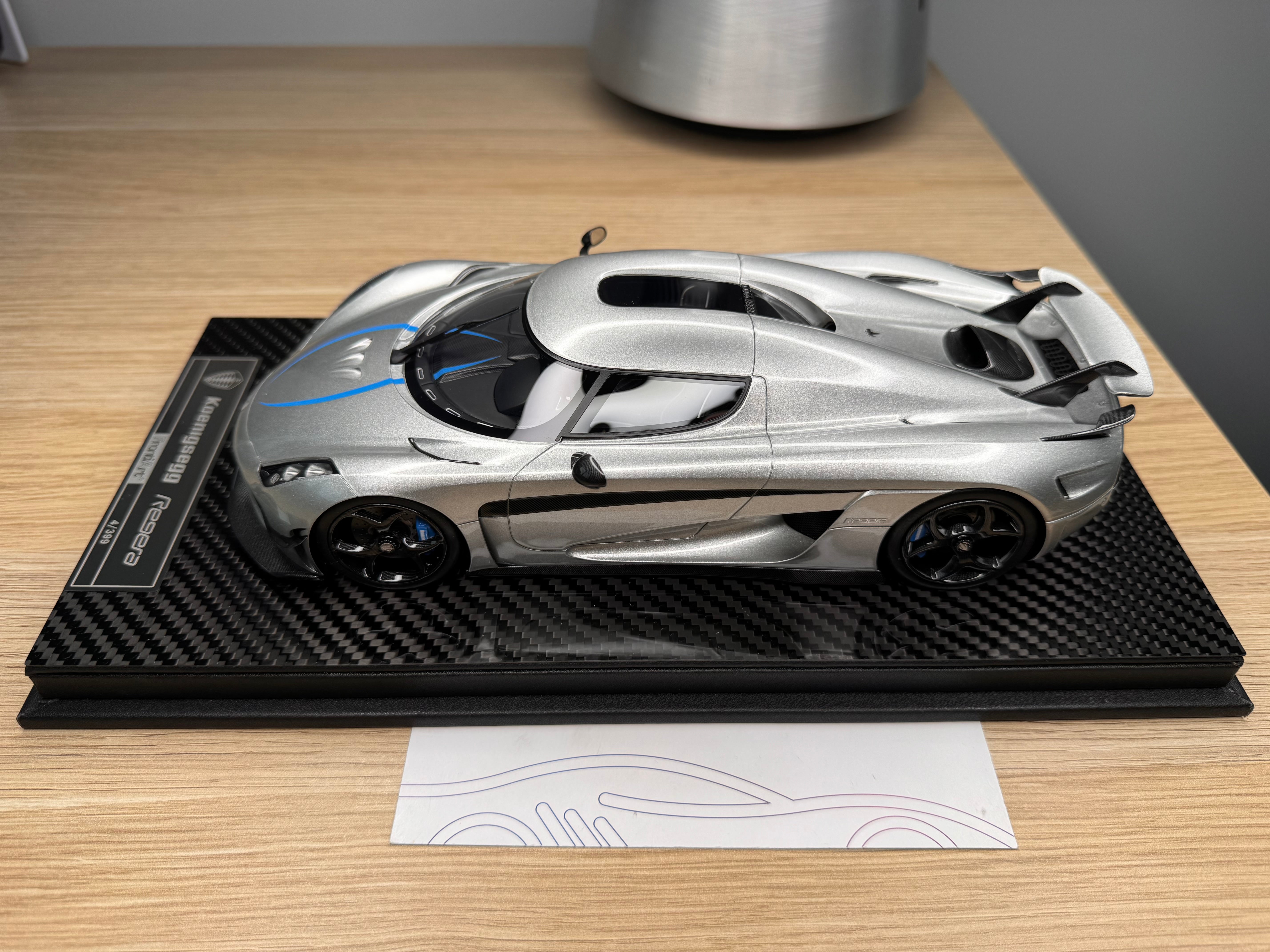 Koenigsegg Regera - Moon Silver with carbon wheels - 1:18