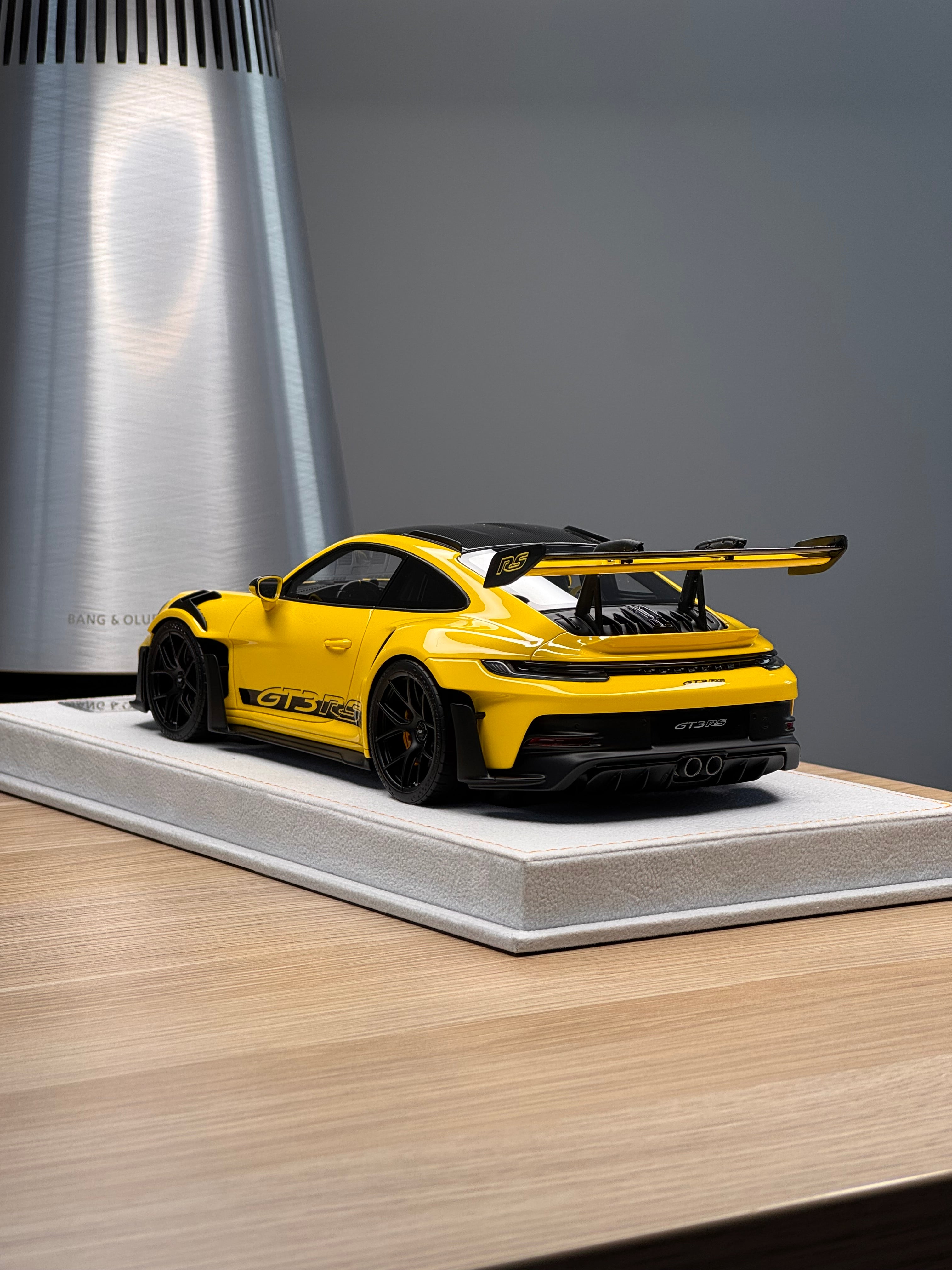 Porsche 911 992 GT3RS - Speed Yellow - 1:18