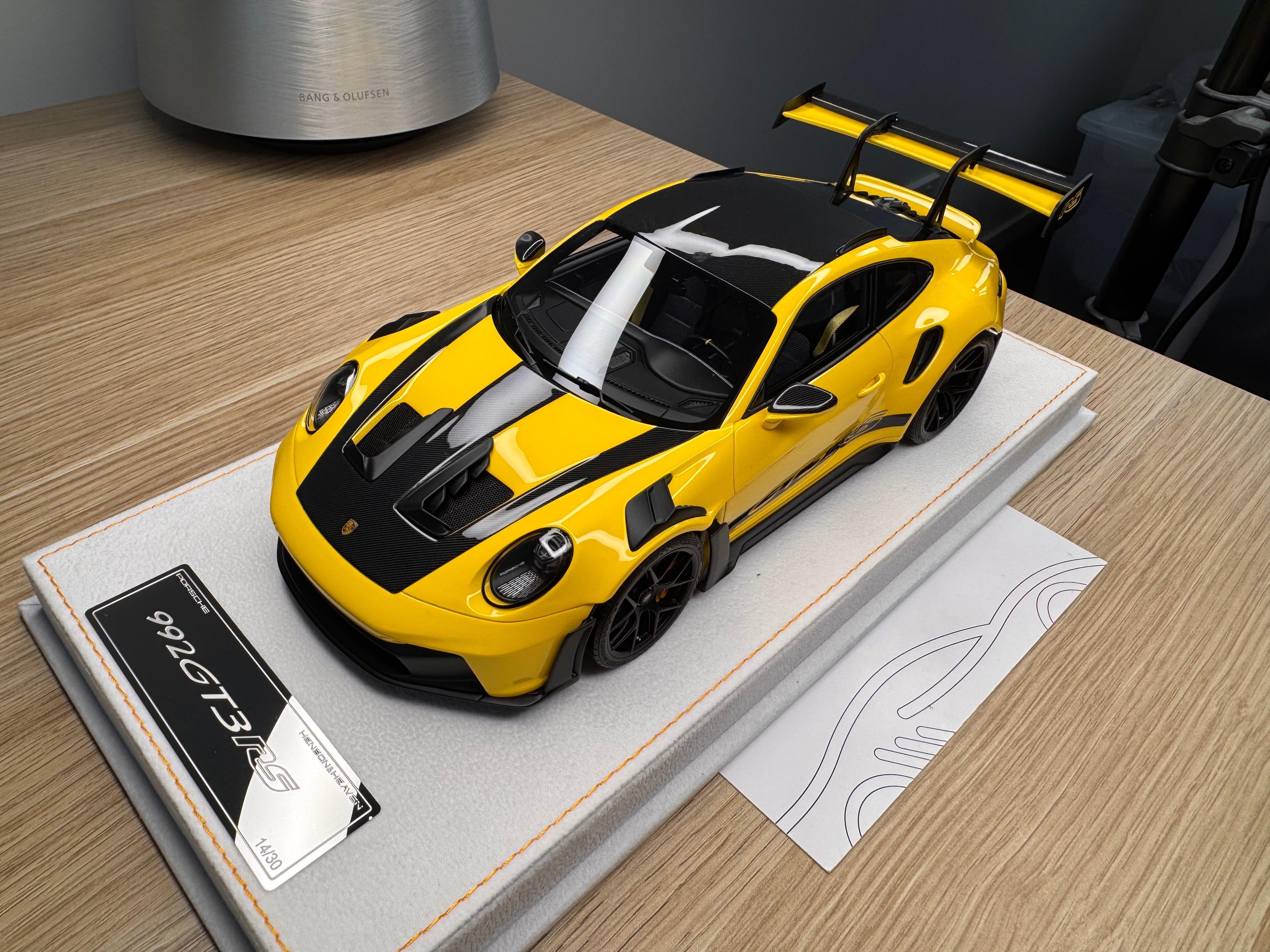 Porsche 911 992 GT3RS - Speed Yellow - 1:18