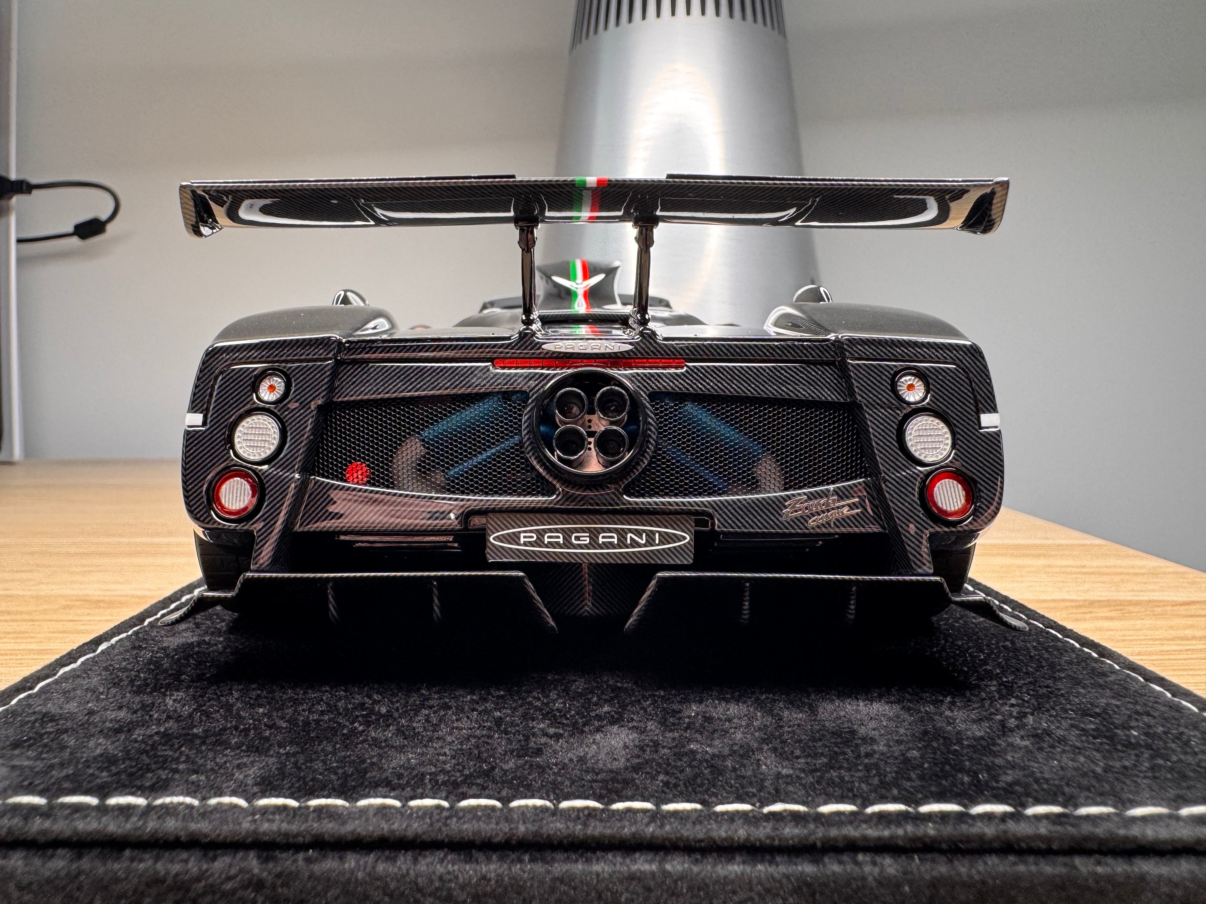 Pagani Zonda Cinque Roadster - Black / Carbon - 1:18