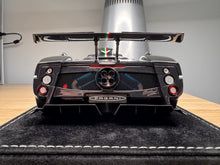 Load image into Gallery viewer, Pagani Zonda Cinque Roadster - Black / Carbon - 1:18
