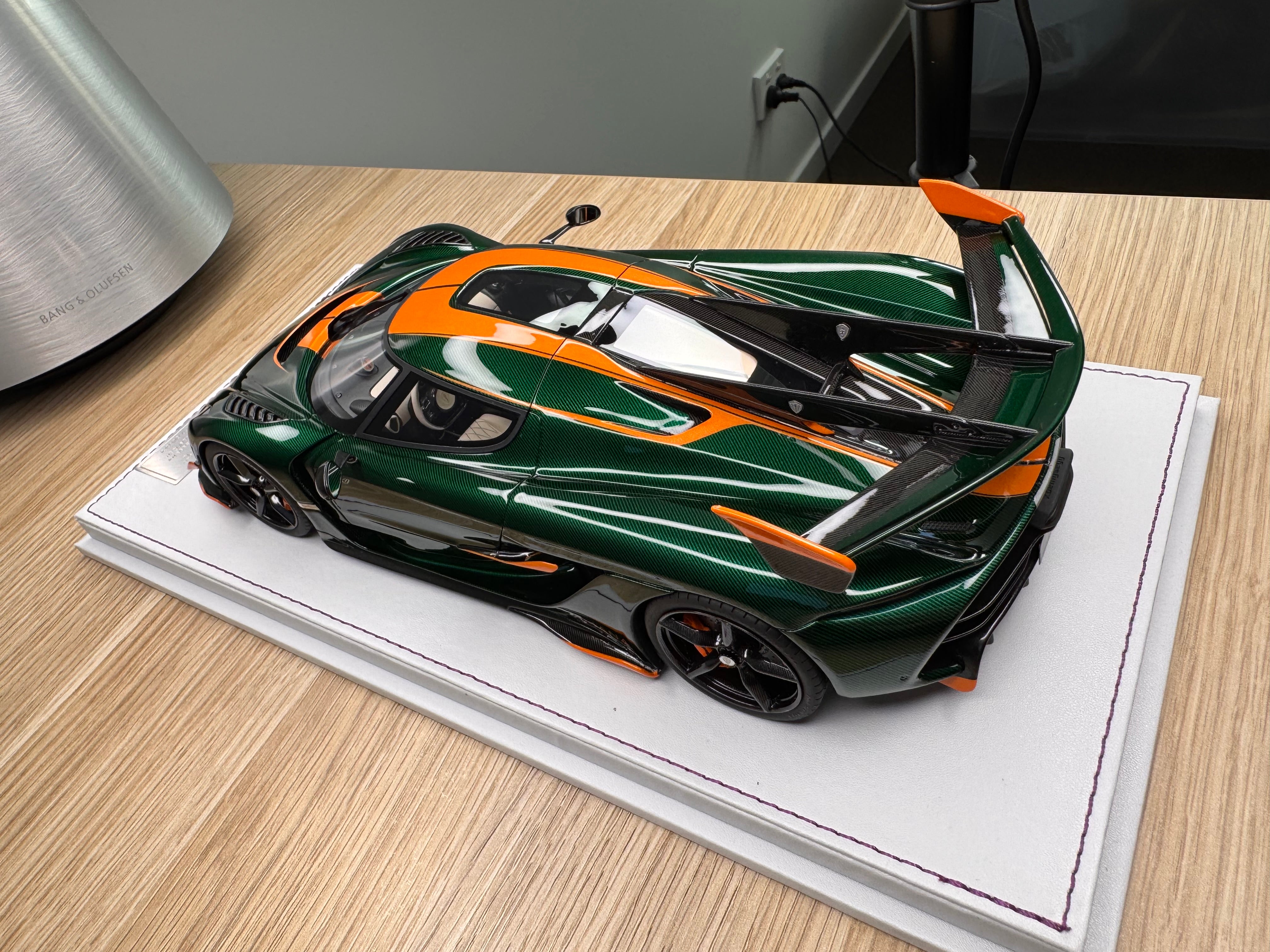 Koenigsegg Jesko PMC Special Project - 7317 Green Tinted Carbon - 1:18
