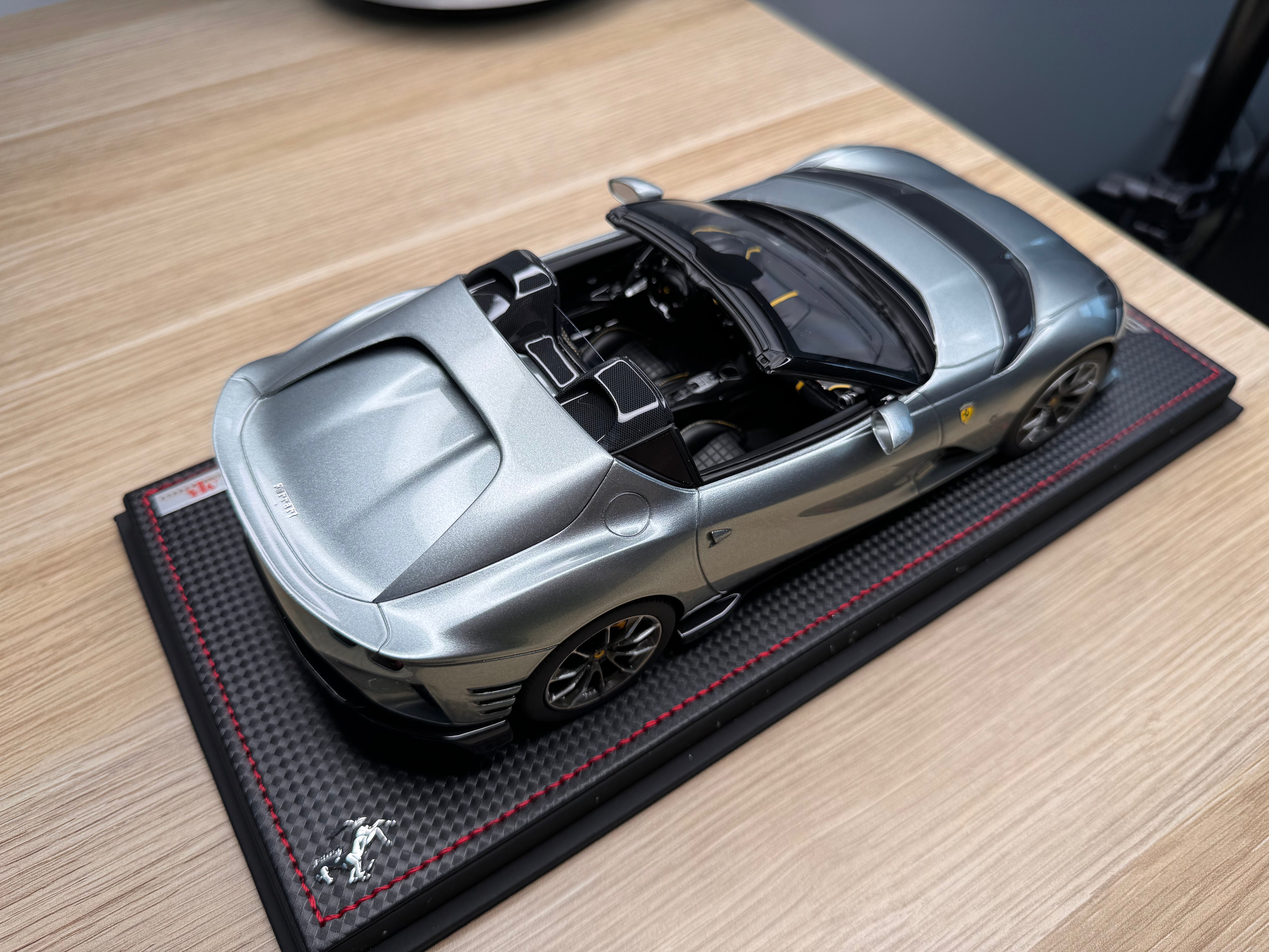 Ferrari 812 Competizione A - Grigio Coburn - 1:18
