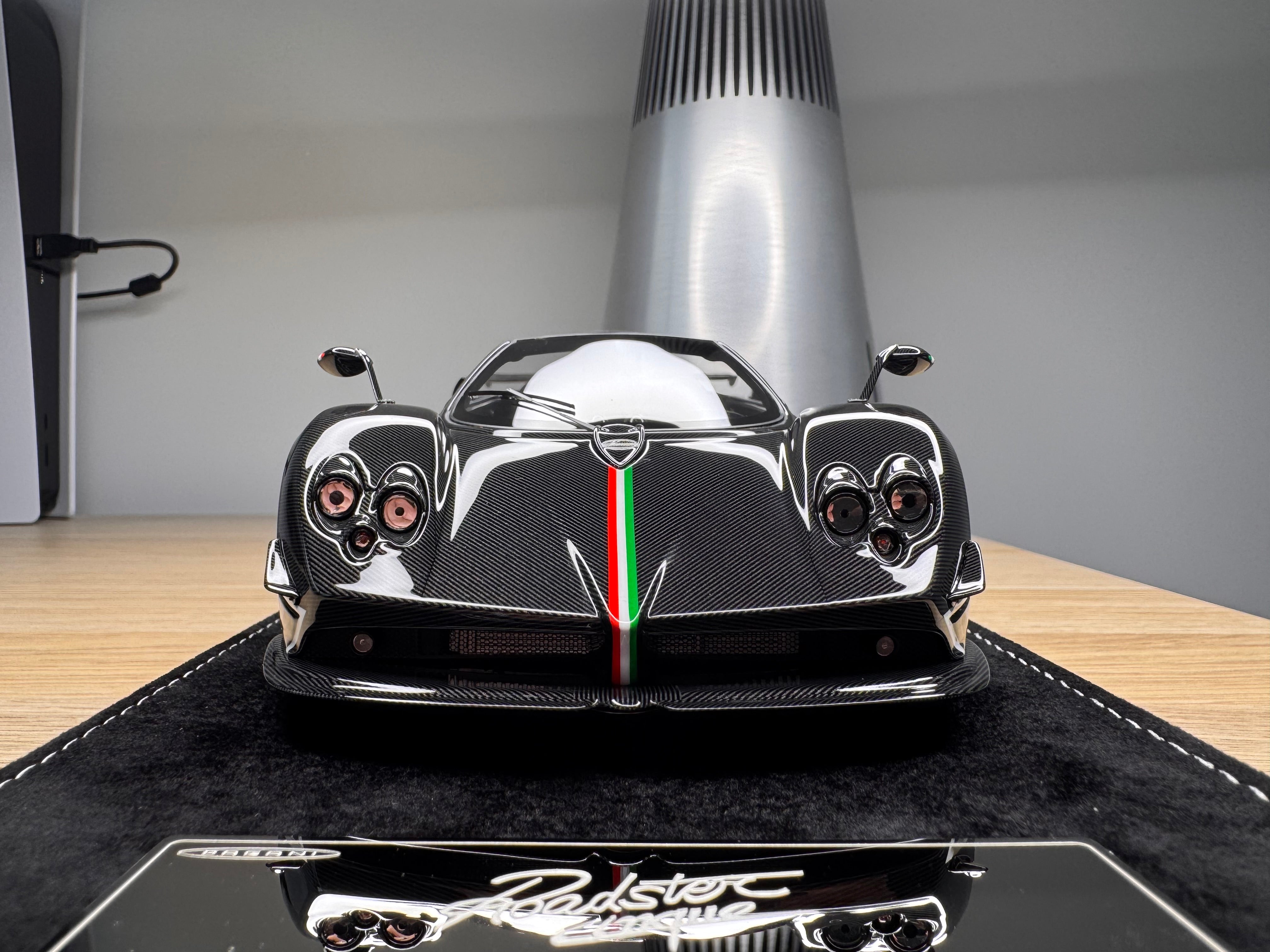 Pagani Zonda Cinque Roadster - Black / Carbon - 1:18