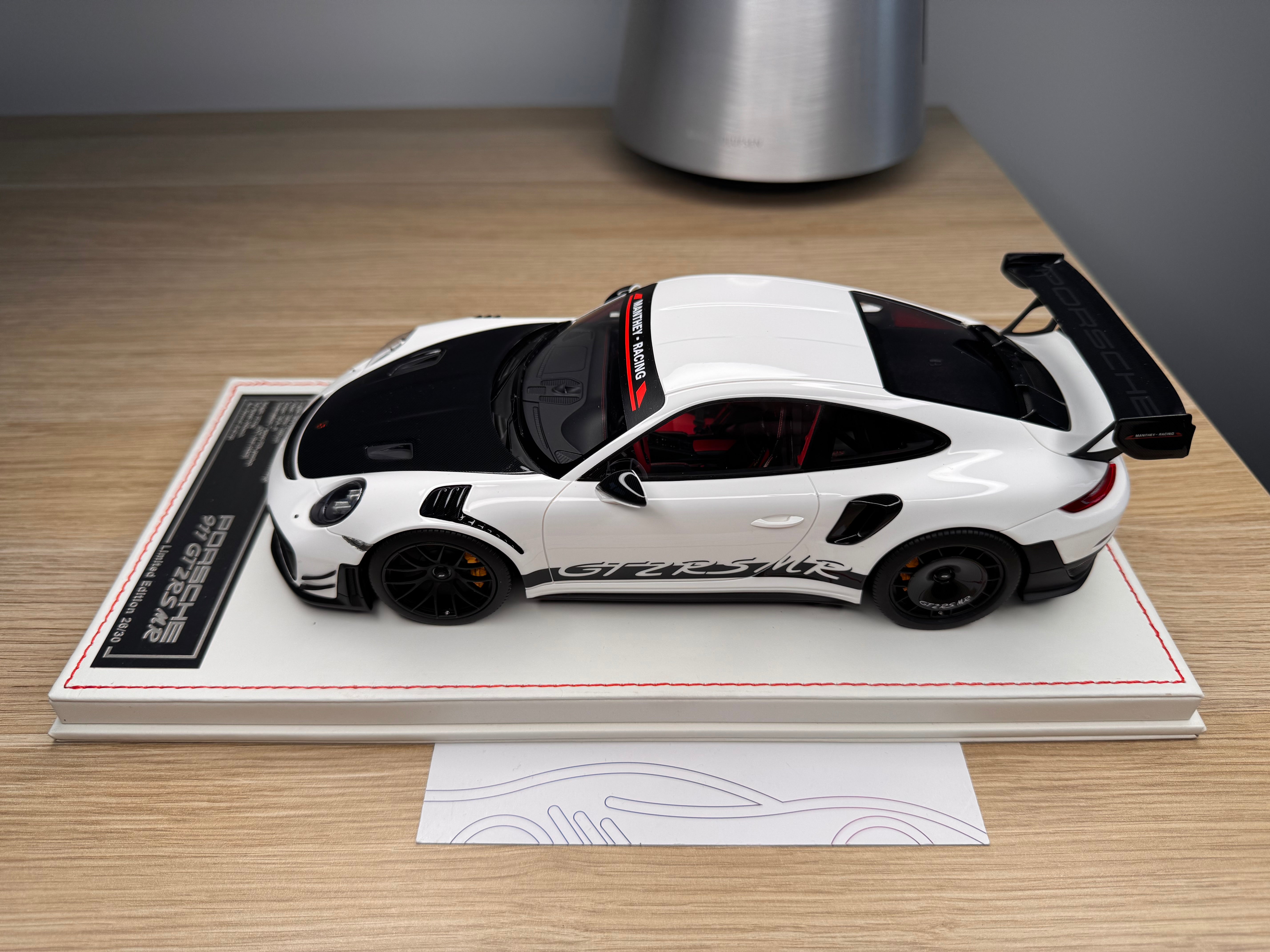 Porsche 911 GT2RSMR - White / Black - 1:18
