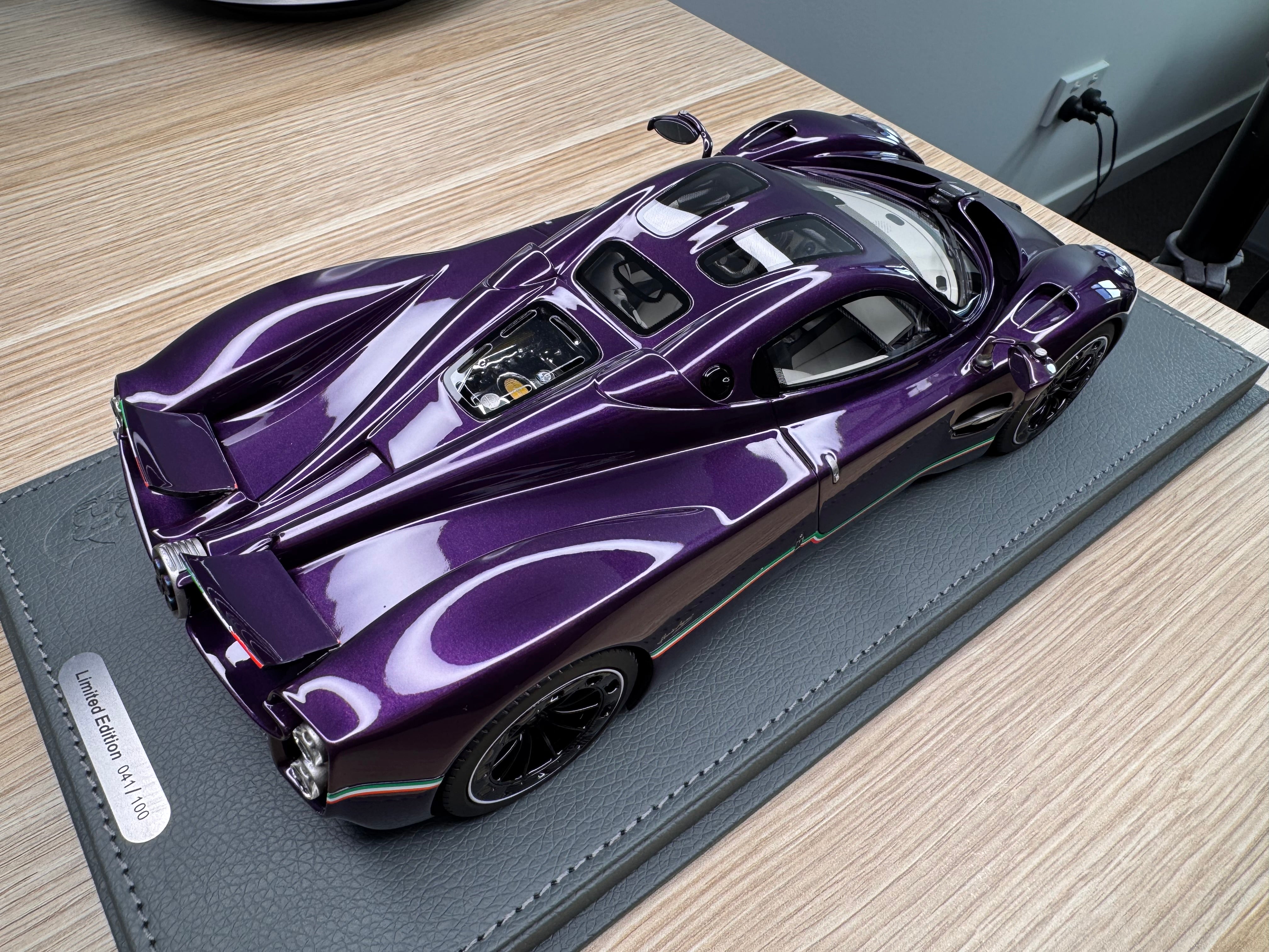 Pagani Utopia - Viola Hong Kong new version - 1:18