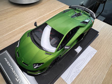 Load image into Gallery viewer, Lamborghini Aventador SVJ - Matte Green Pearl - 1:18
