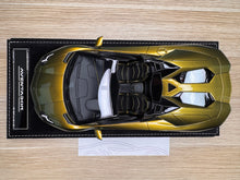 Load image into Gallery viewer, Lamborghini Aventador LP700-4 Roadster - Chameleon Gold - 1:18
