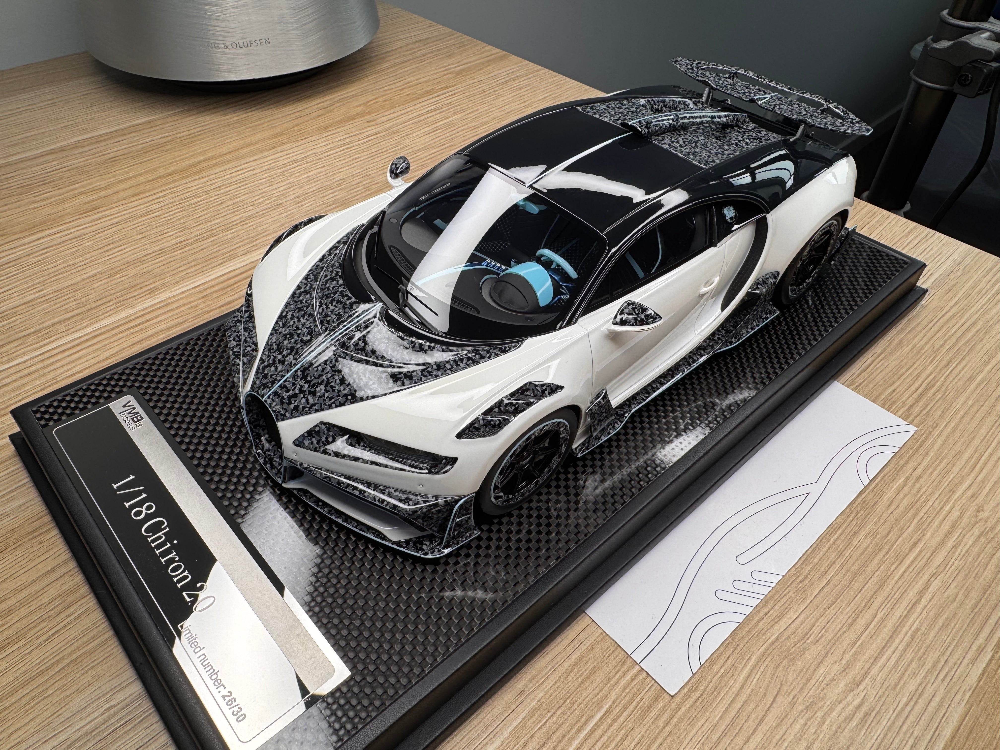 Bugatti Chiron 2.0 White with Luminous Blue - 1:18