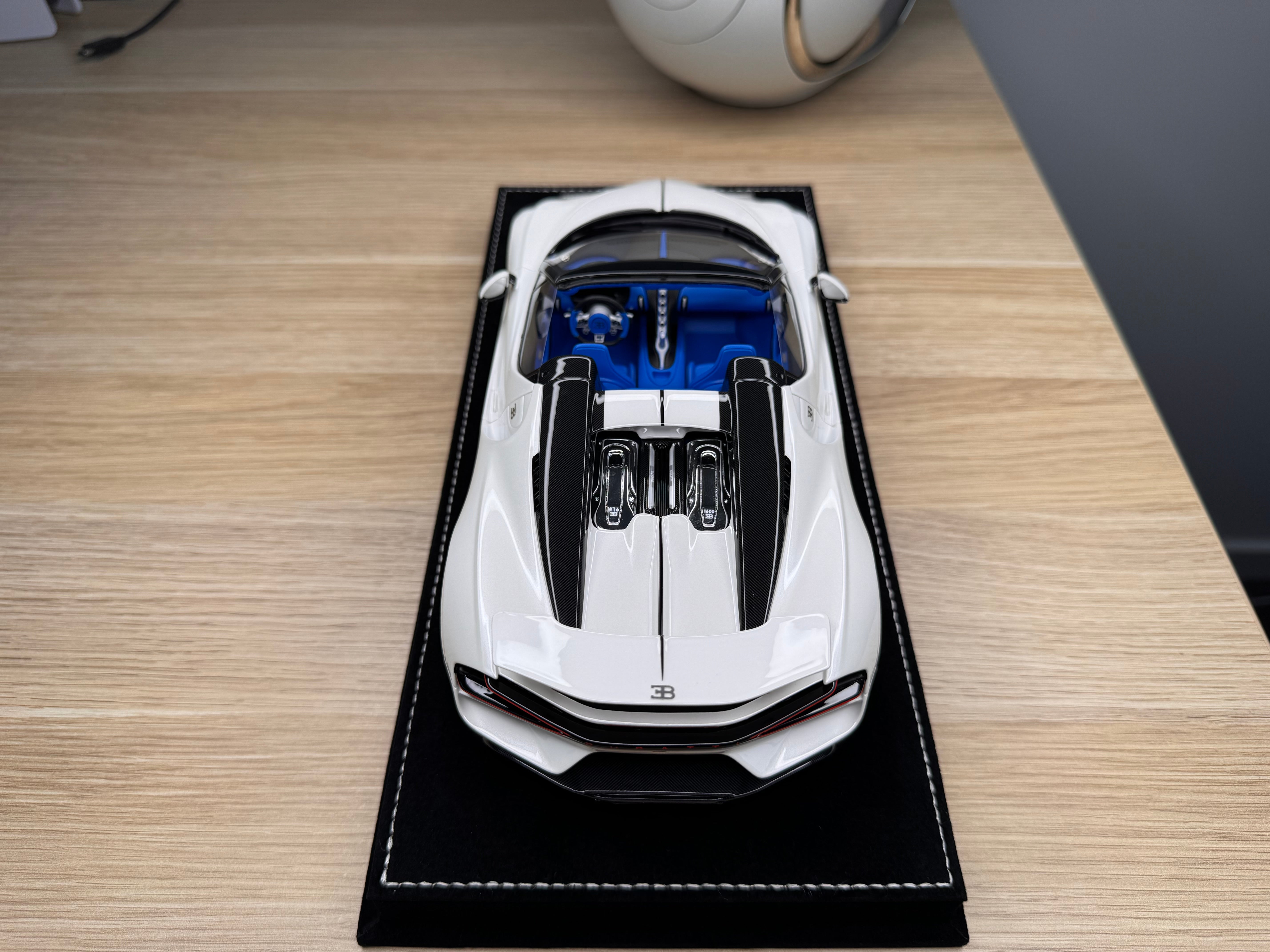 Bugatti Mistral - Pearl White - 1:18