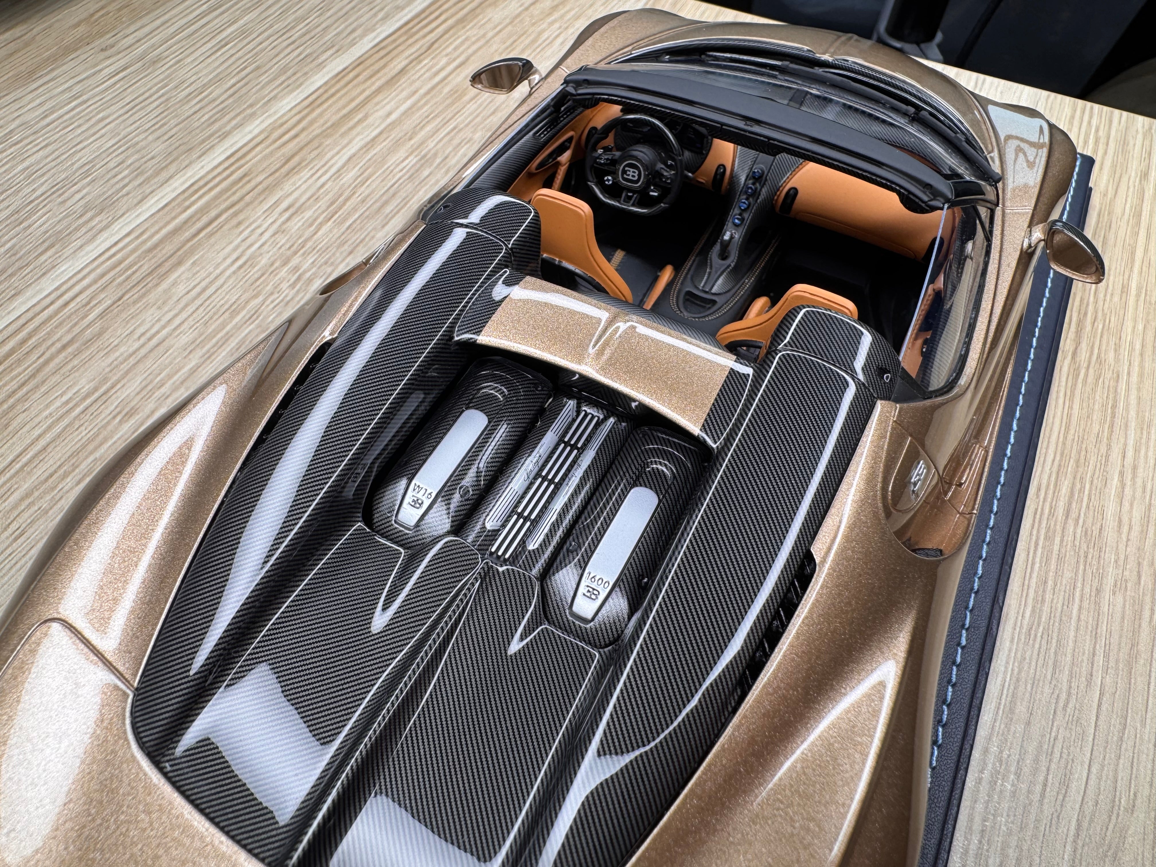Bugatti Mistral - Dore gold - 1:18