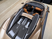 Load image into Gallery viewer, Bugatti Mistral - Dore gold - 1:18

