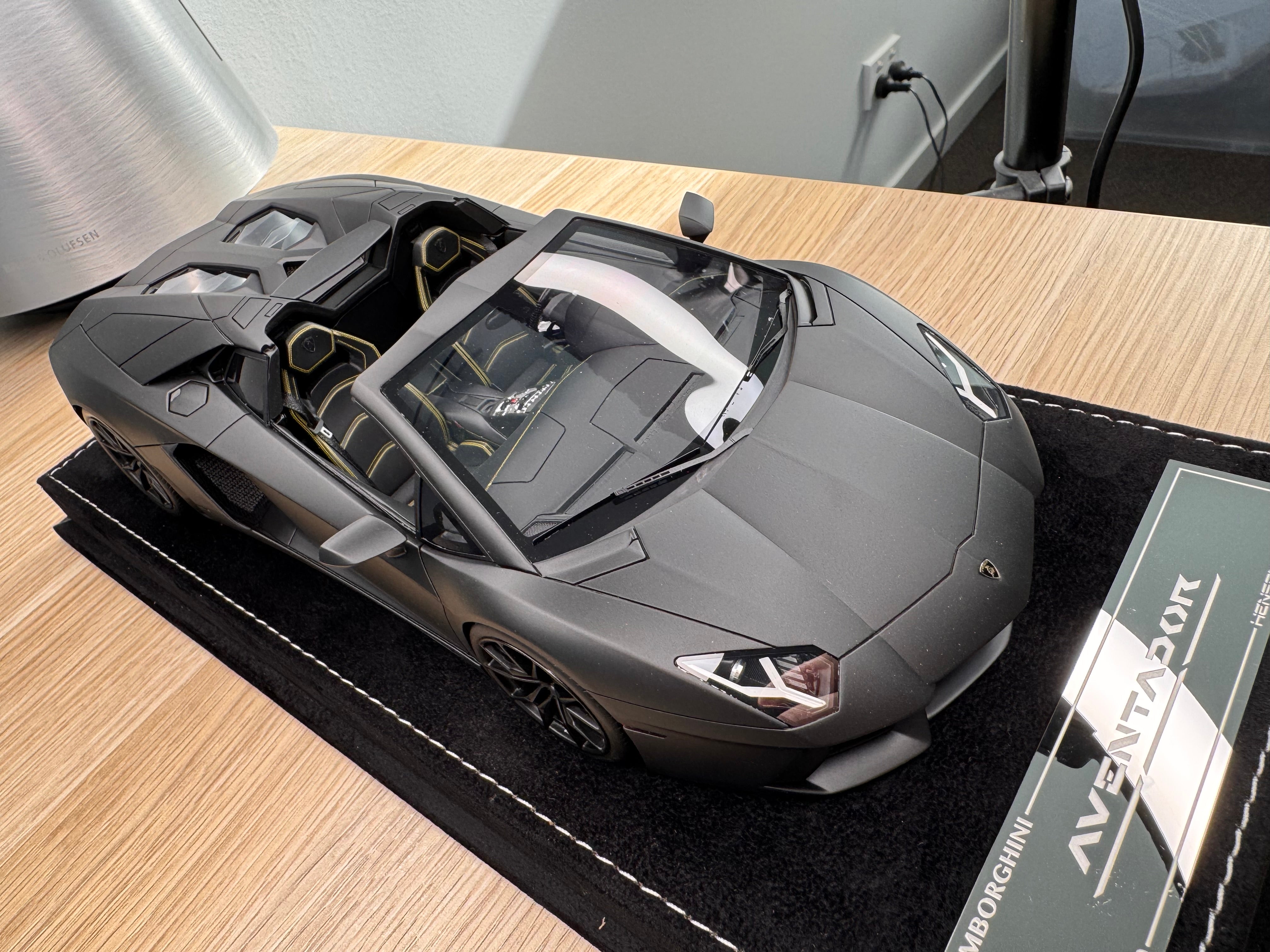 Lamborghini Aventador LP700-4 Roadster - Matte Black - 1:18