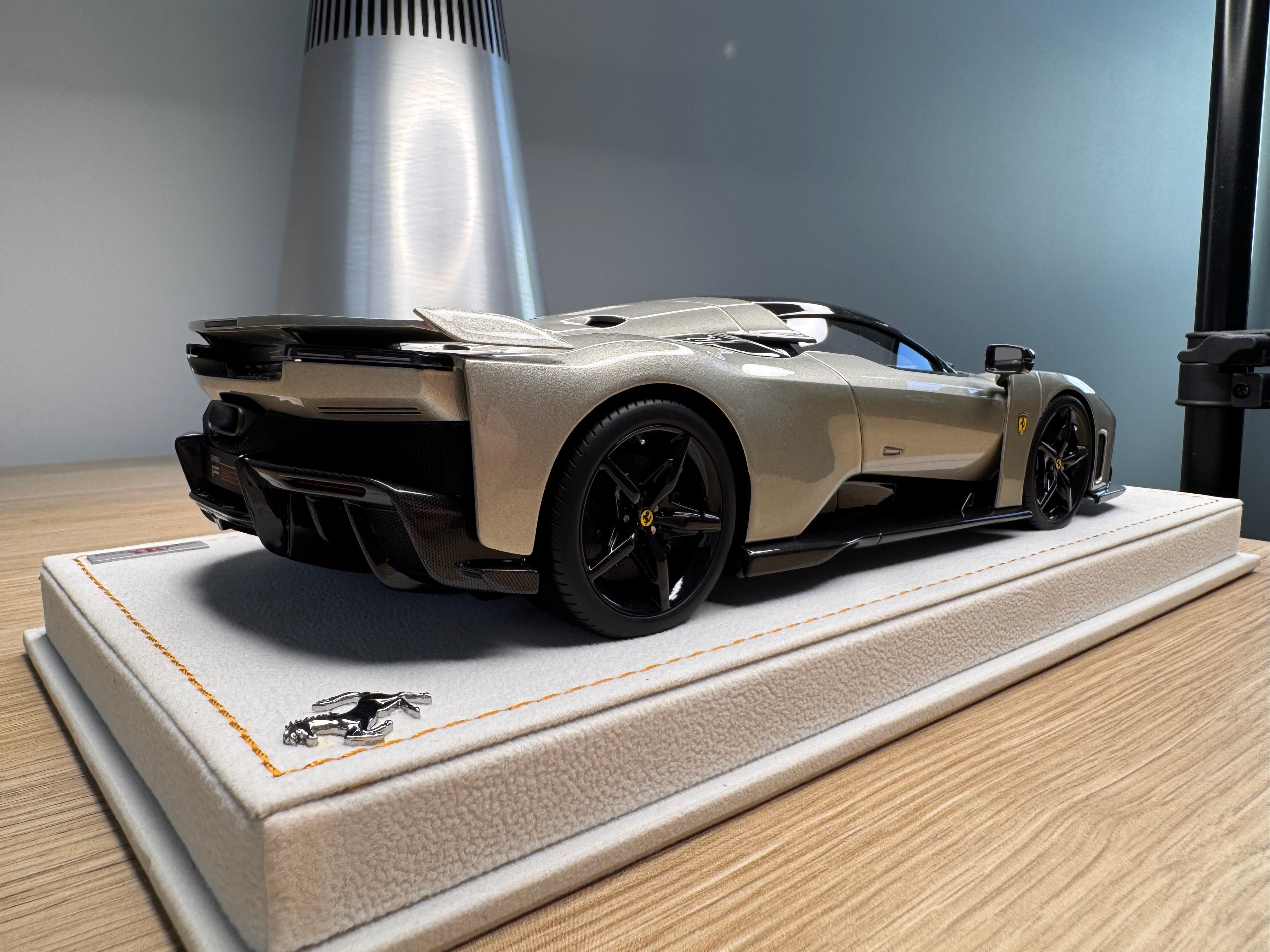 Ferrari F80 - Alluminio Lucido LE49 - 1:18