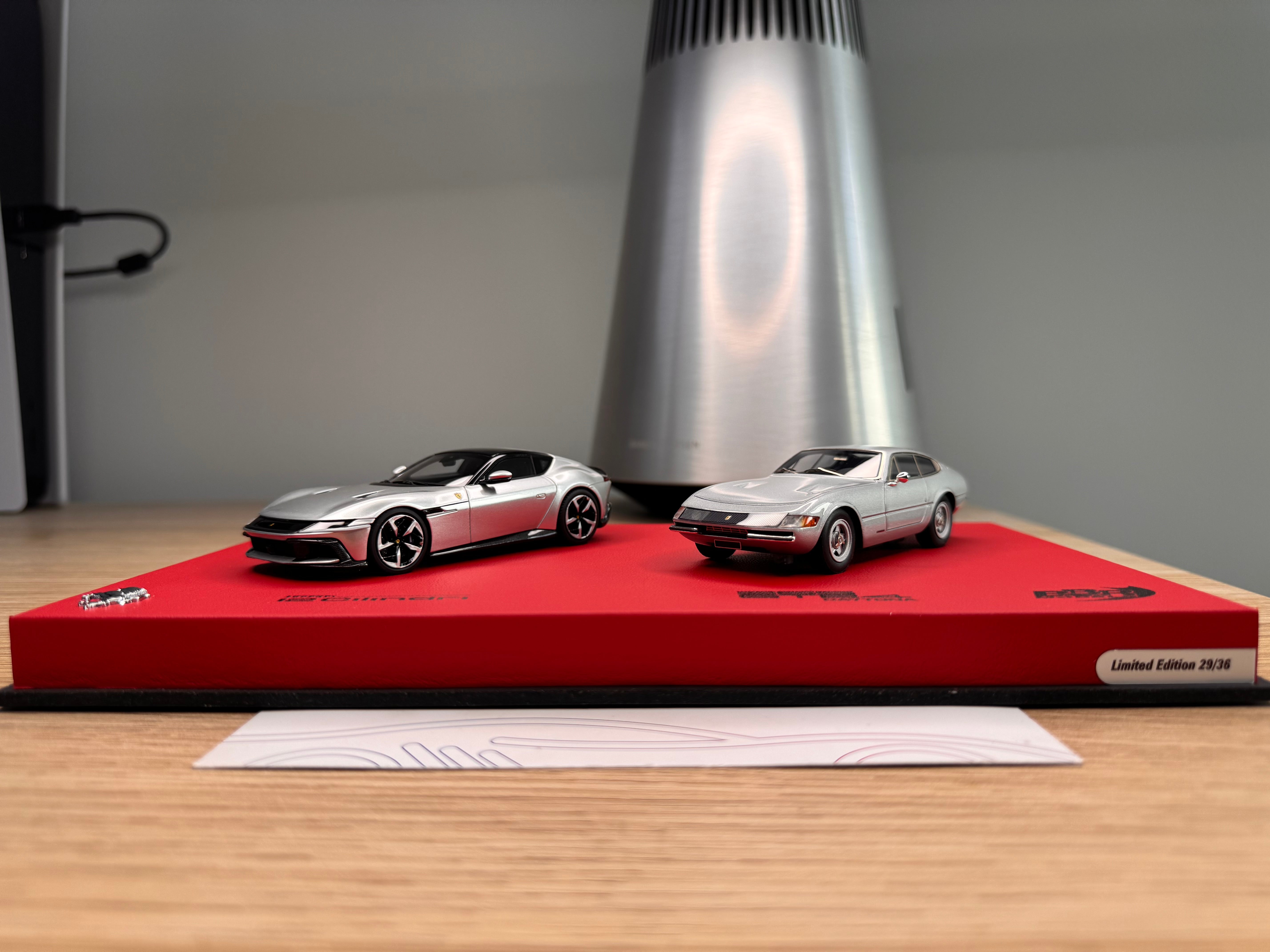 Ferrari 12Cilindri Coupe and Ferrari 365 GTB/4 Daytona - Nurburgring Silver - 1:18