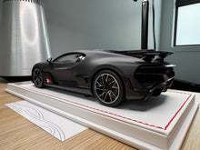 Load image into Gallery viewer, Bugatti Divo - black carbon (matte) - 1:18
