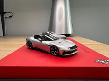 Load image into Gallery viewer, Ferrari 12Cilindri Coupe and Ferrari 365 GTB/4 Daytona - Nurburgring Silver - 1:18
