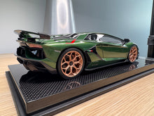 Load image into Gallery viewer, Lamborghini Aventador SVJ - Verde Ermes - 1:18
