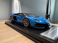 Load image into Gallery viewer, Lamborghini Aventador SVJ - Blu Uranus - 1:18
