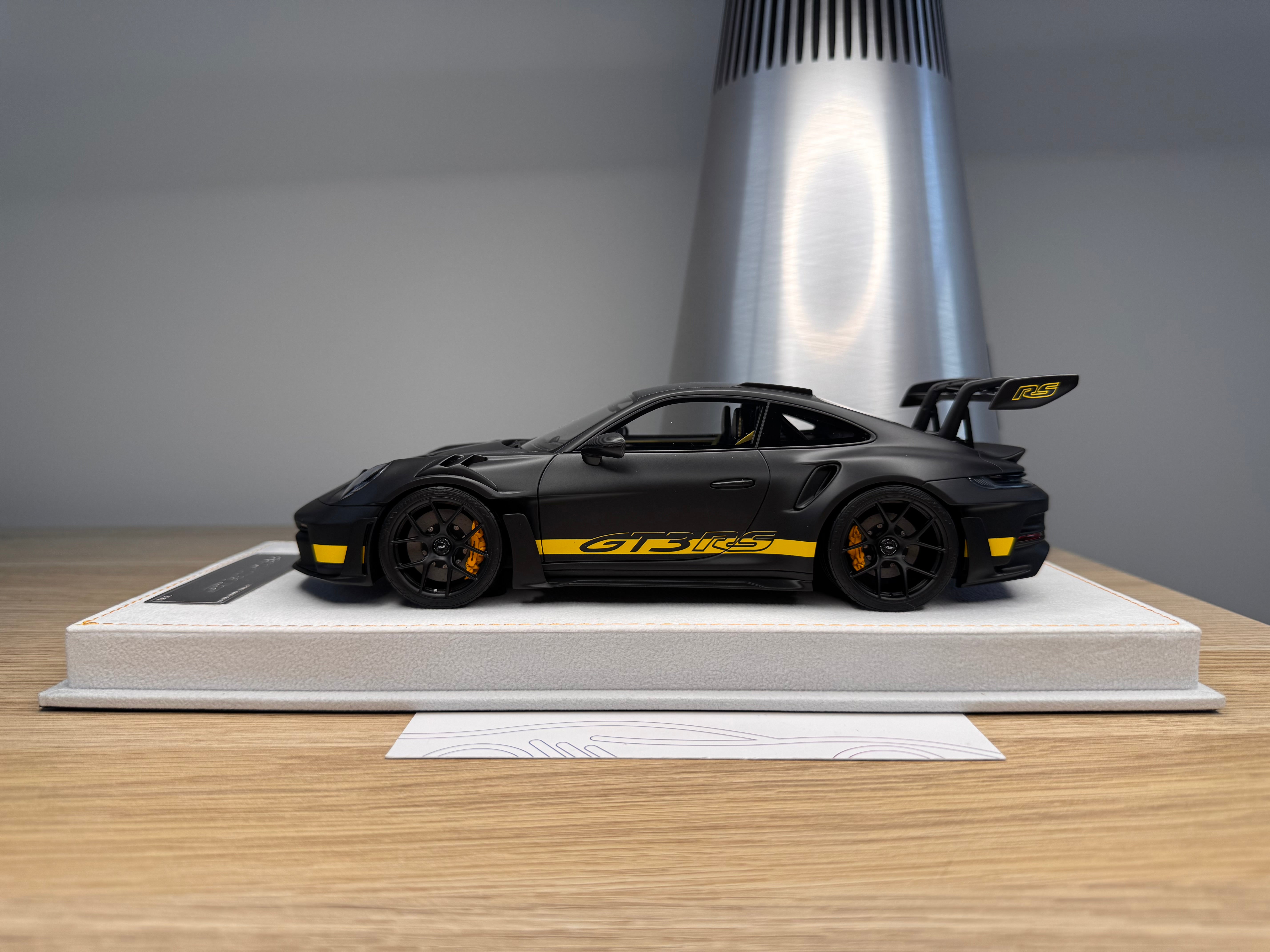 Porsche 911 992 GT3RS - Matte Black - 1:18