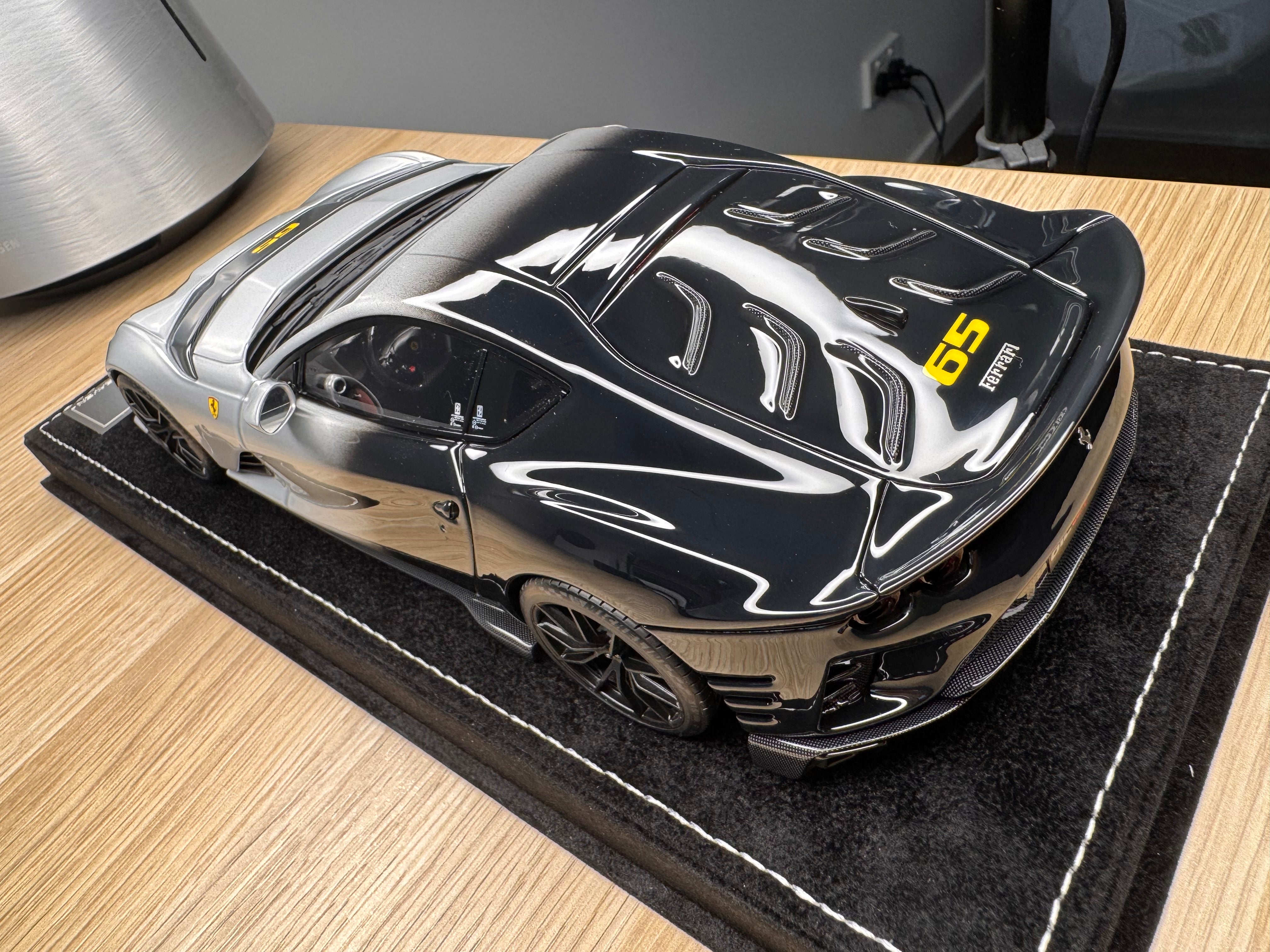 Ferrari 812 Competizione - Grigio Titanio & Nero Daytona - 1:18