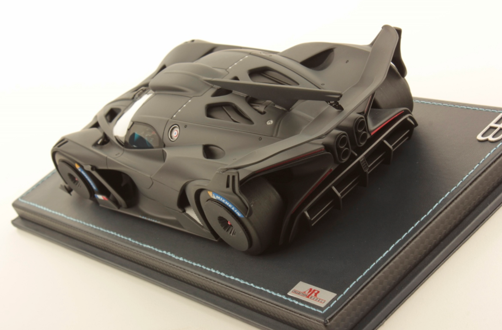 Bugatti Bolide - Full Carbon Matte LE149 - 1:18