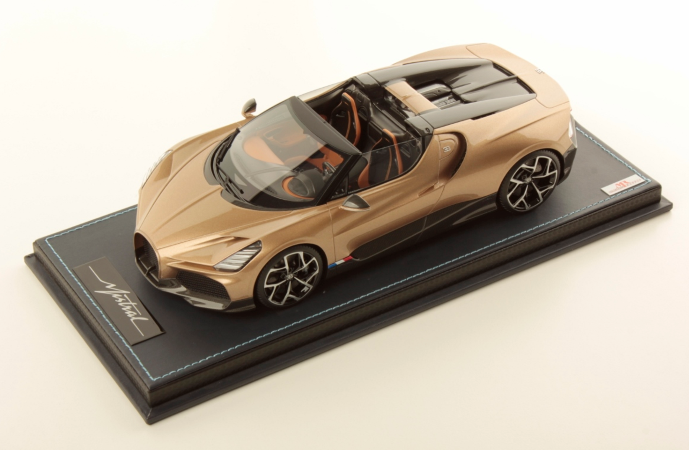 Bugatti Mistral - Dore gold - 1:18