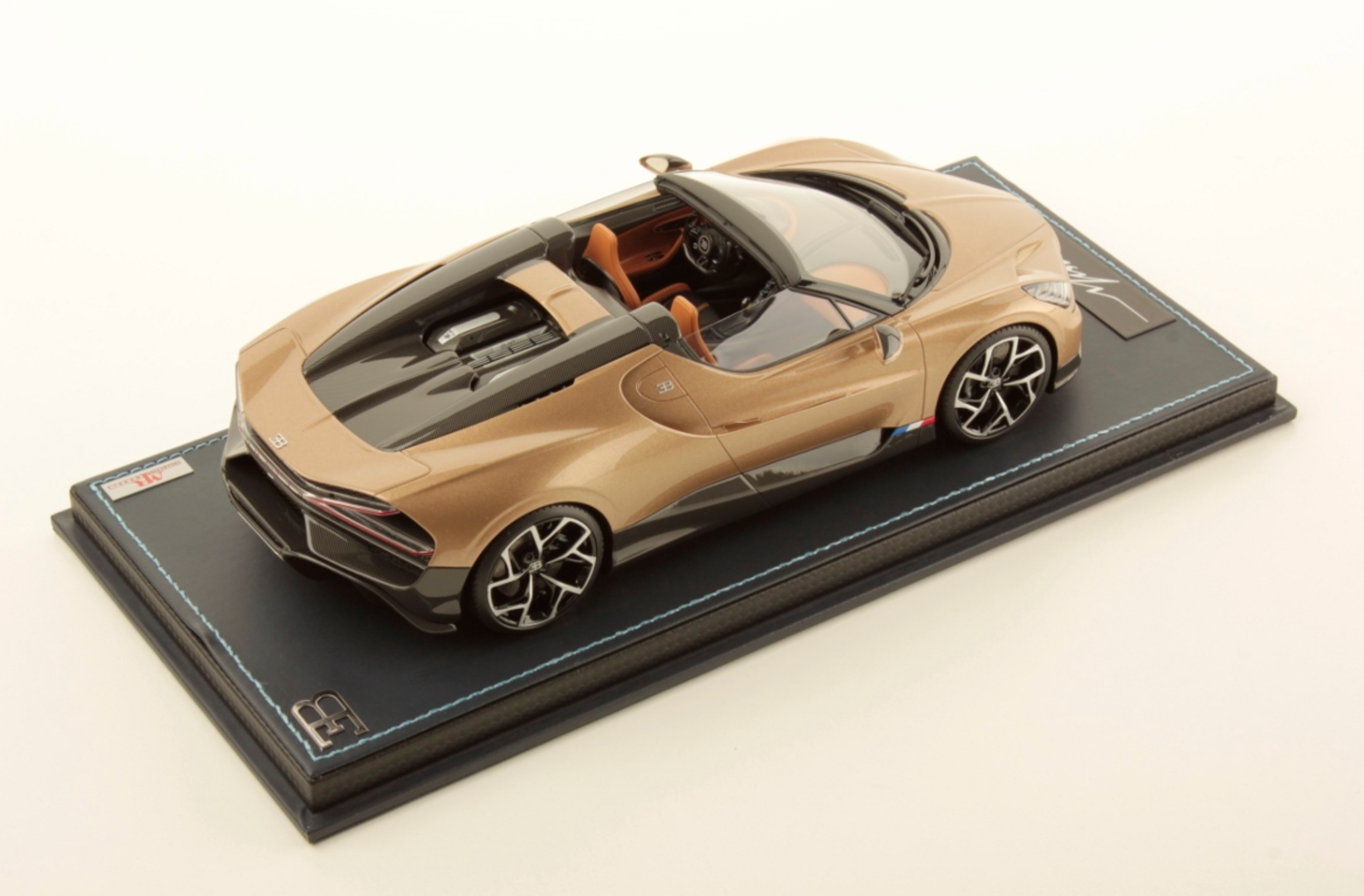 Bugatti Mistral - Dore gold - 1:18