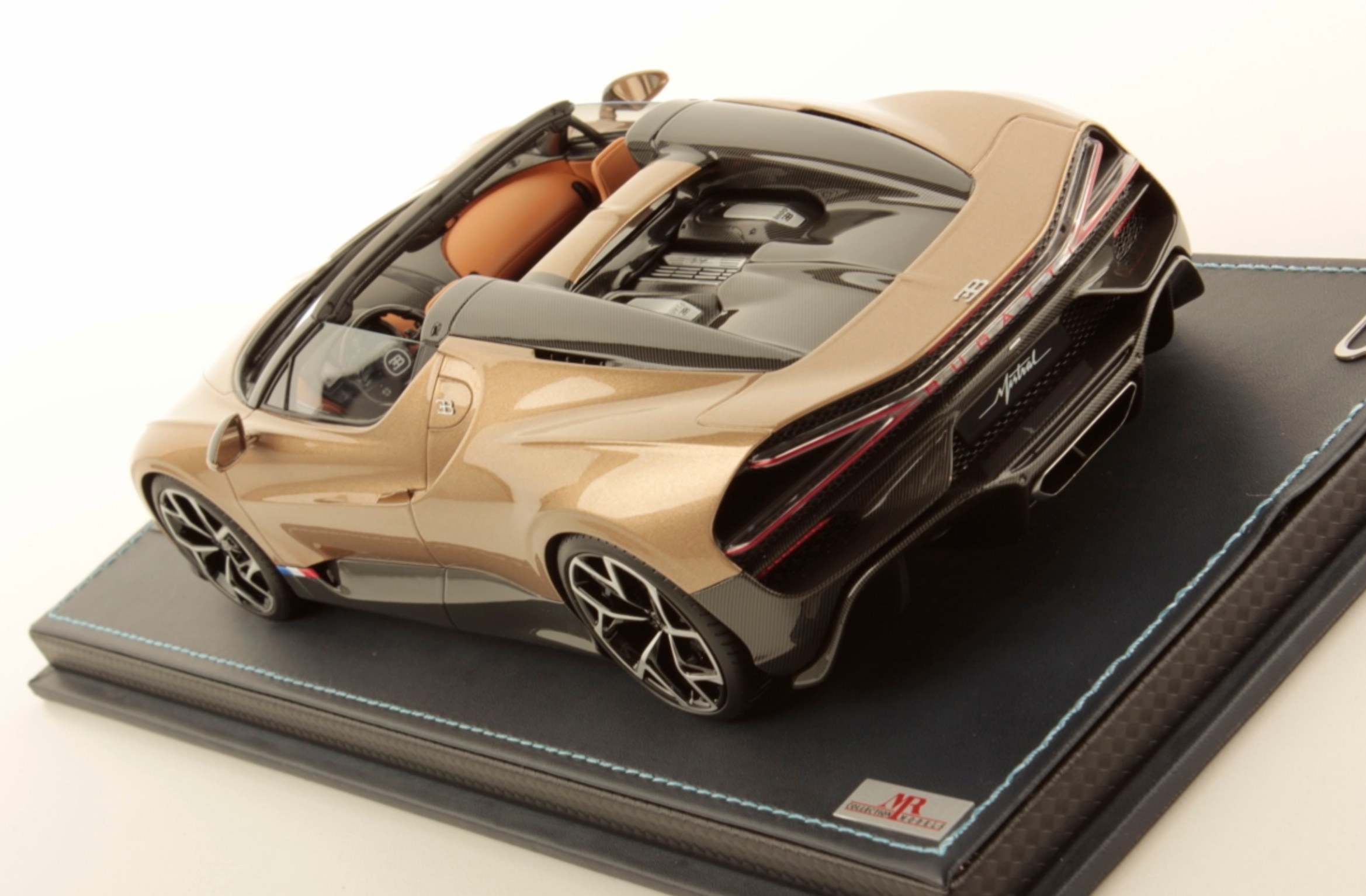 Bugatti Mistral - Dore gold - 1:18