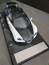 Load image into Gallery viewer, Bugatti Veyron Grand Sport Vitesse - white and black on carbon base - 1:18

