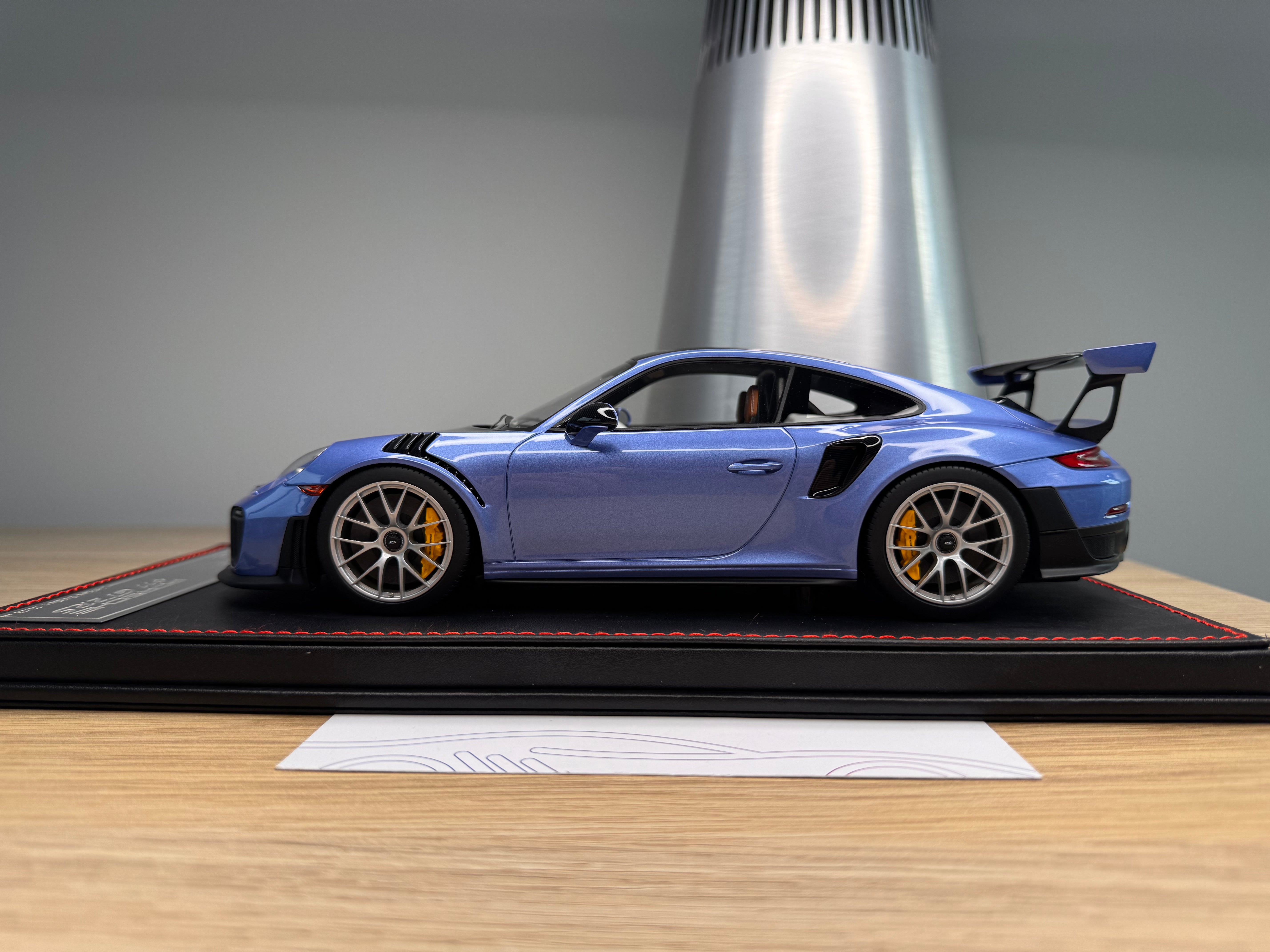 Porsche 911 GT2RS - PTS Gemini Metallic on black leather base - 1:18