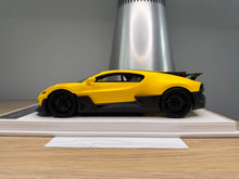 Load image into Gallery viewer, Bugatti Divo - Jaune Molsheim (matte) - 1:18
