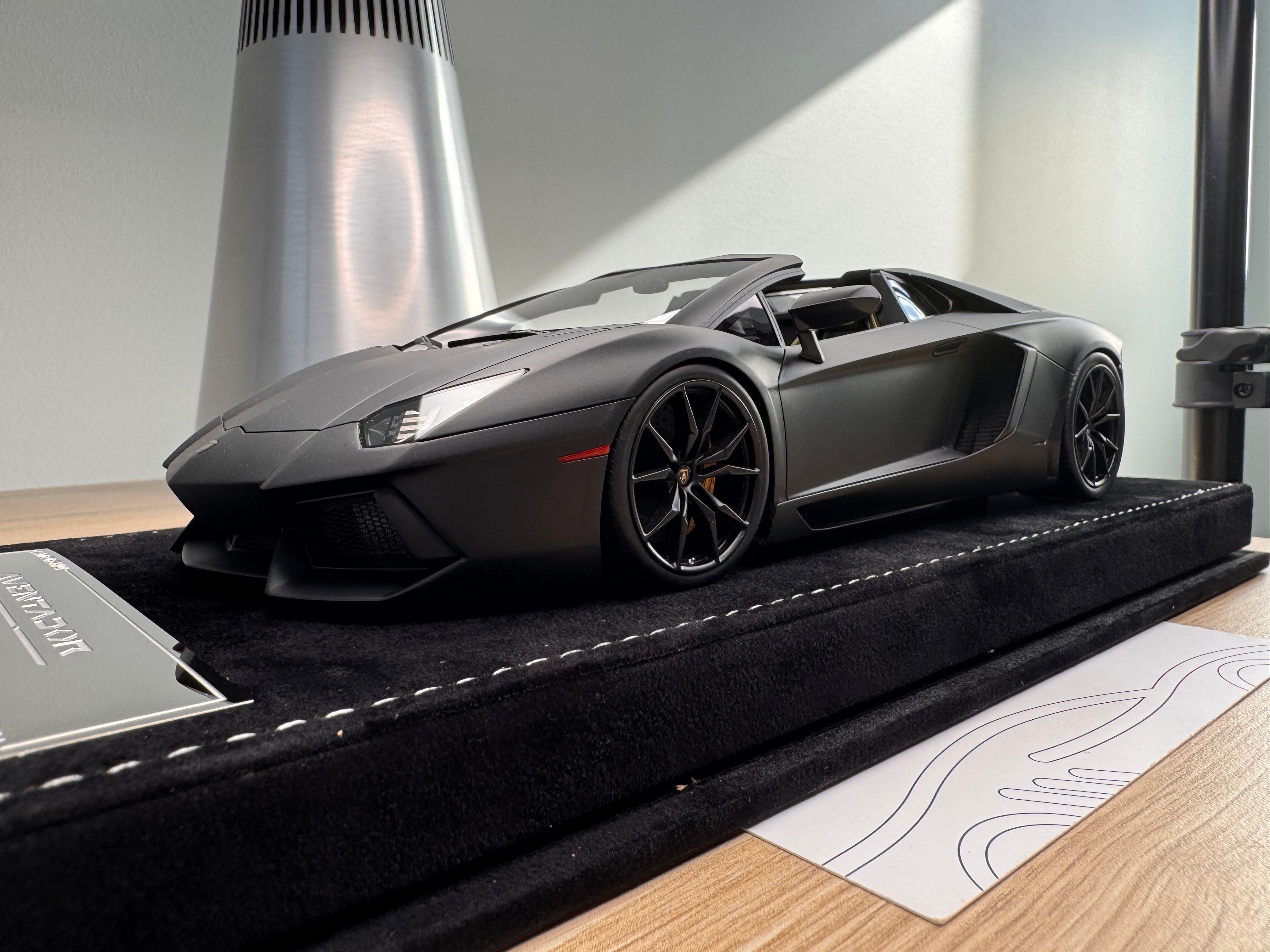 Lamborghini Aventador LP700-4 Roadster - Matte Black - 1:18