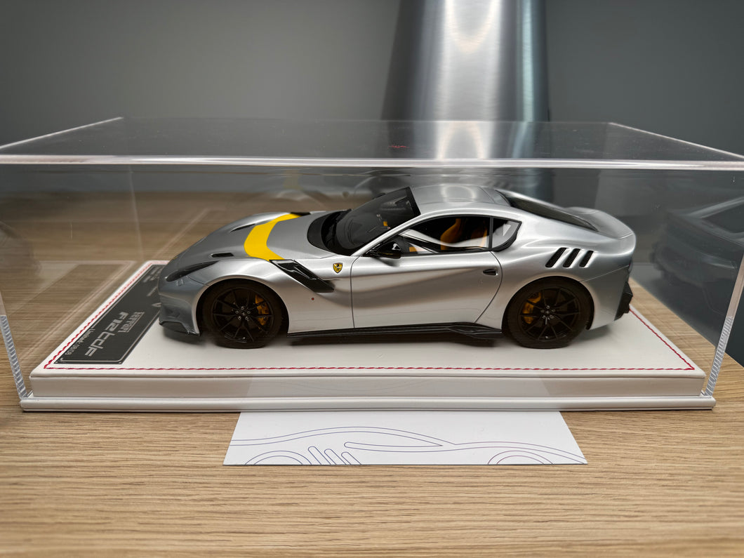 Ferrari F12tdf - metallic silver with yellow stripe - 1:18