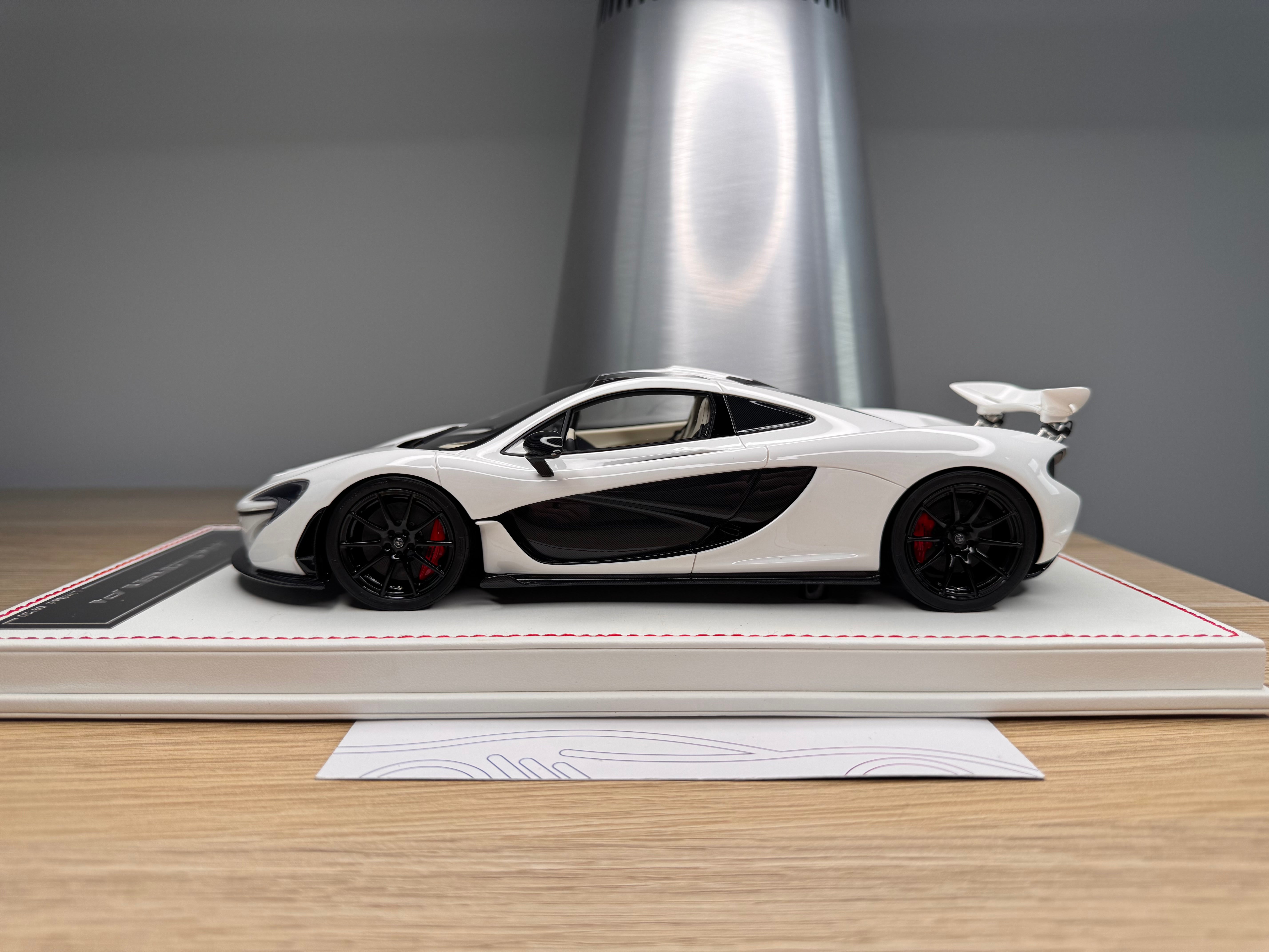 McLaren P1 - Silica White / Black - 1:18