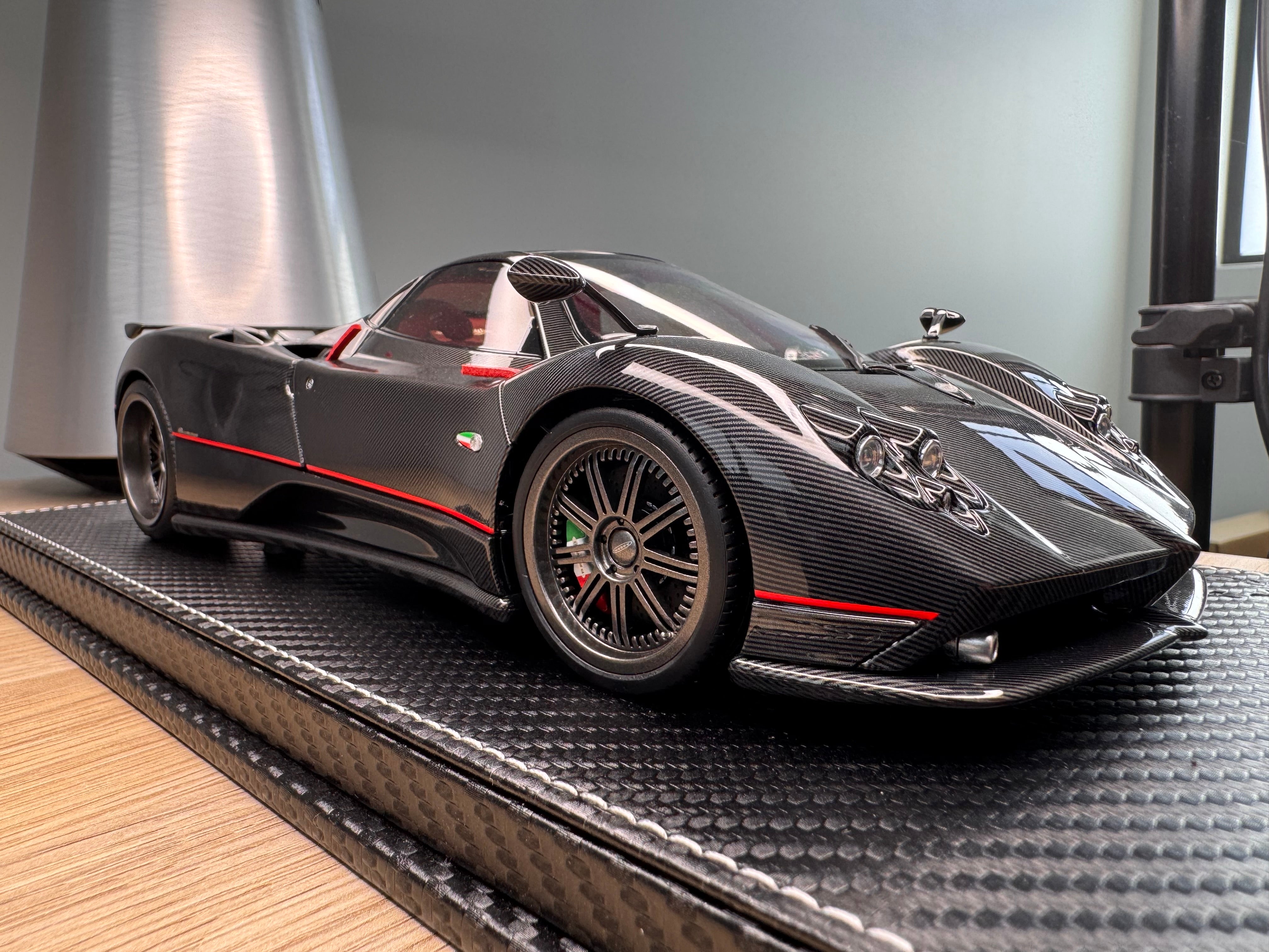 Pagani Zonda F - gloss carbon black OPEN PARTS - 1:18