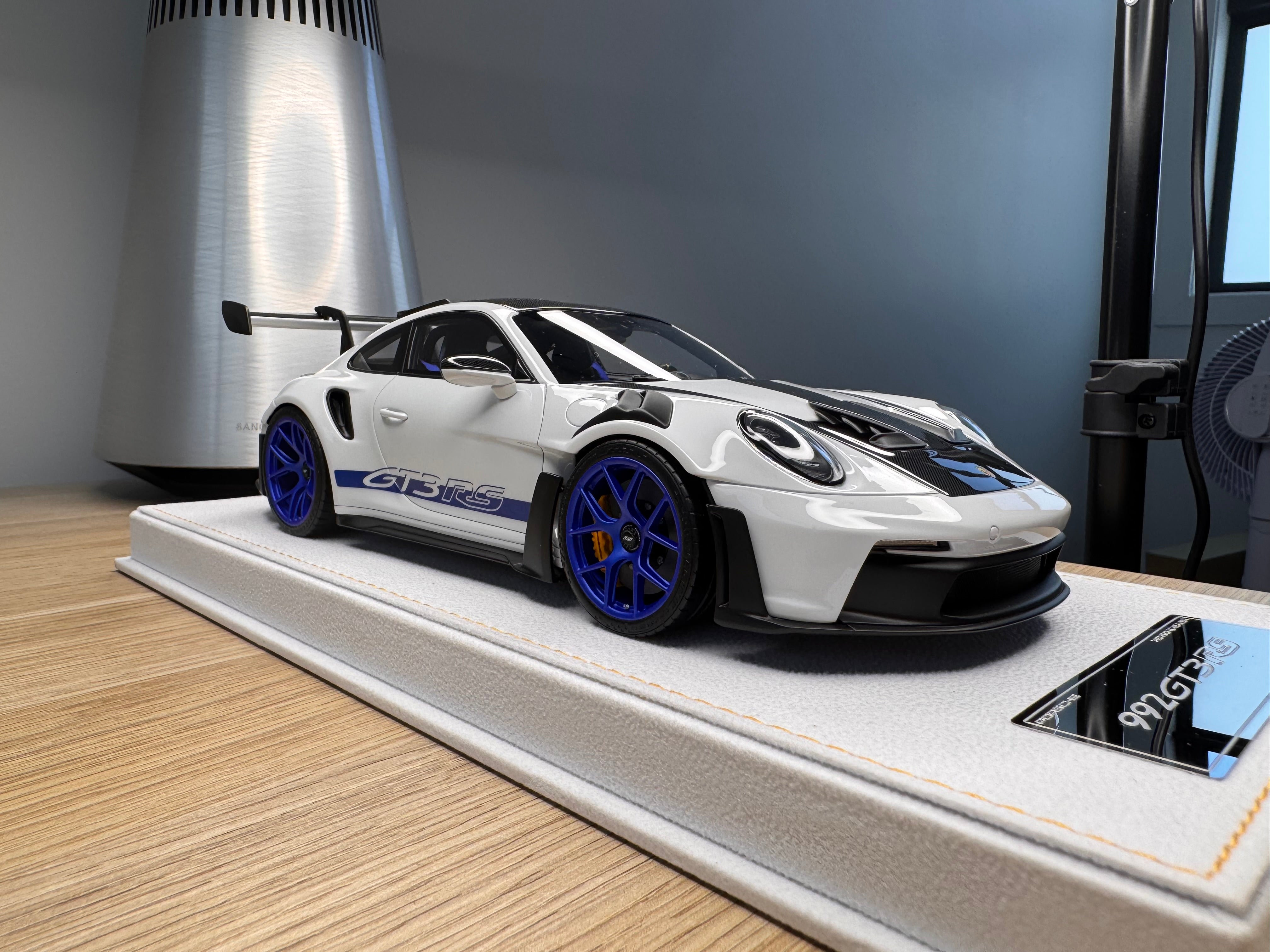 Porsche 911 992 GT3RS - Cement Grey - 1:18