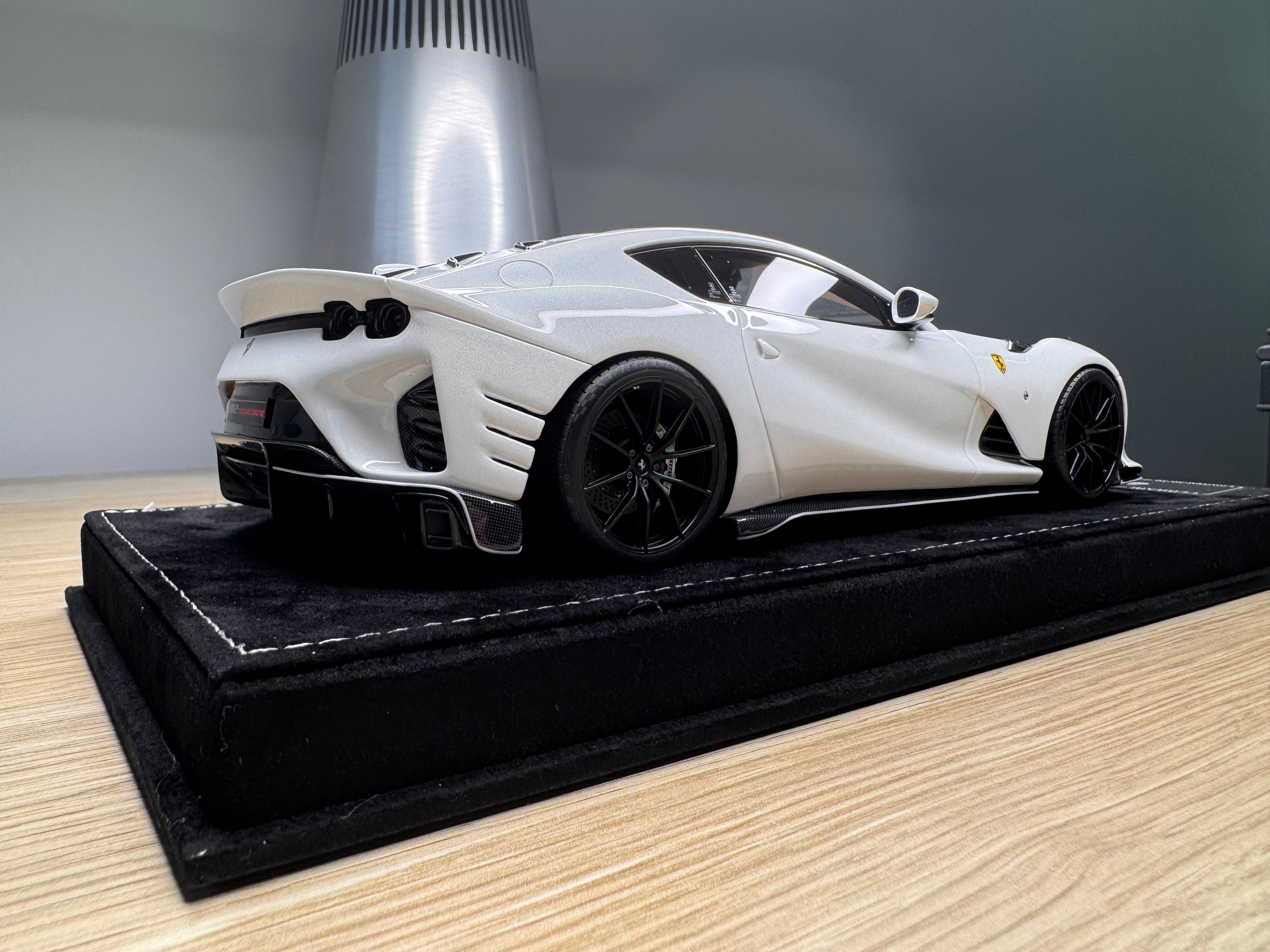 Ferrari 812 Competizione - Arcobaleno Lucido - 1:18