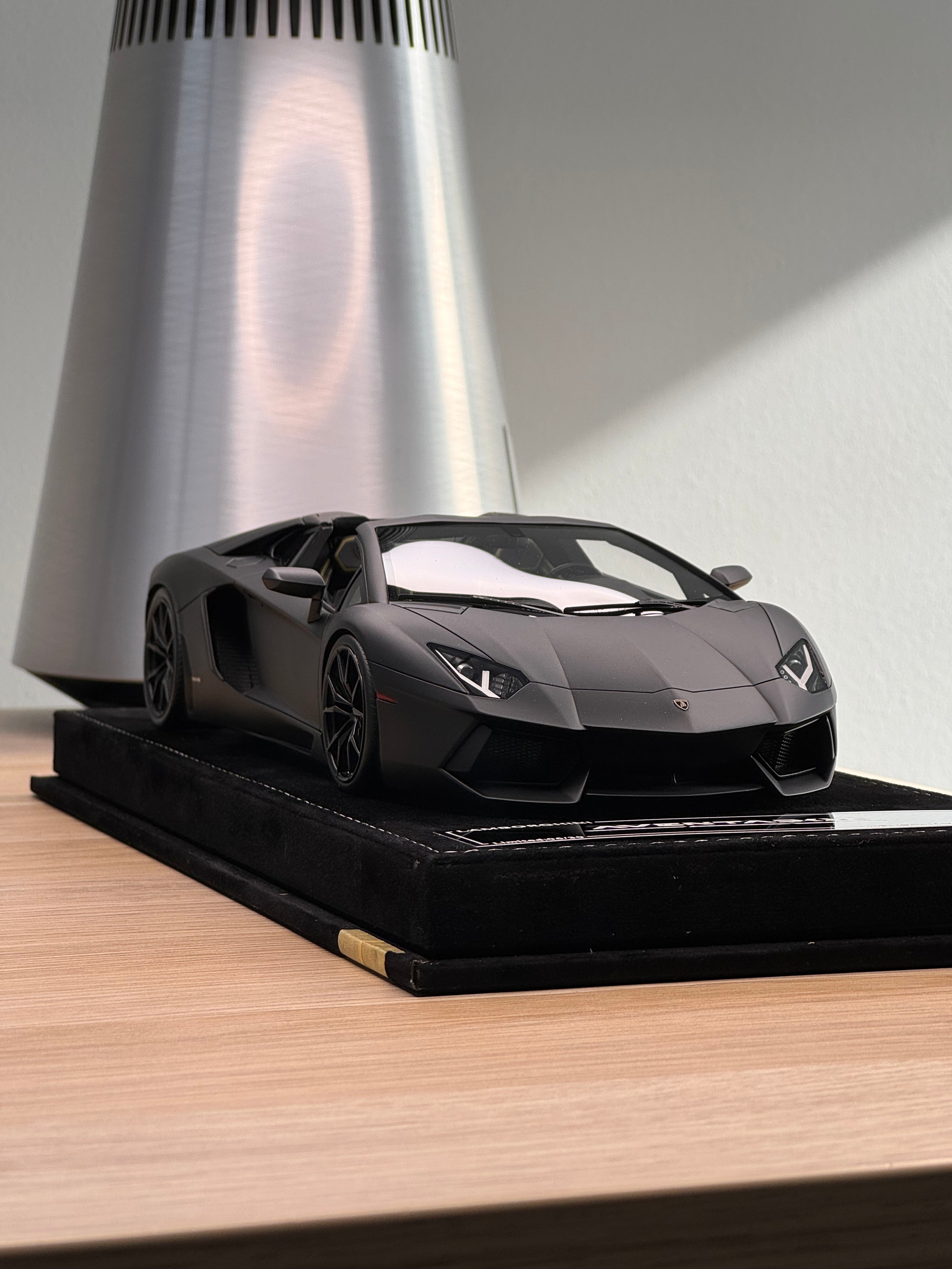 Lamborghini Aventador LP700-4 Roadster - Matte Black - 1:18