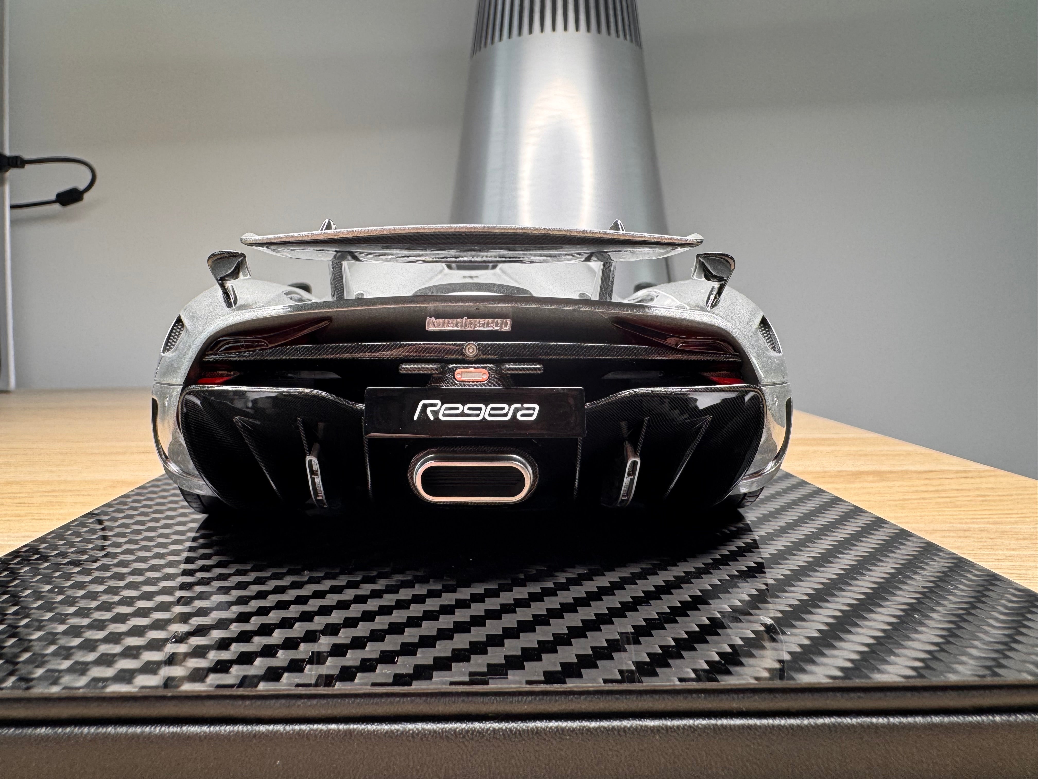 Koenigsegg Regera - Moon Silver with silver wheels - 1:18