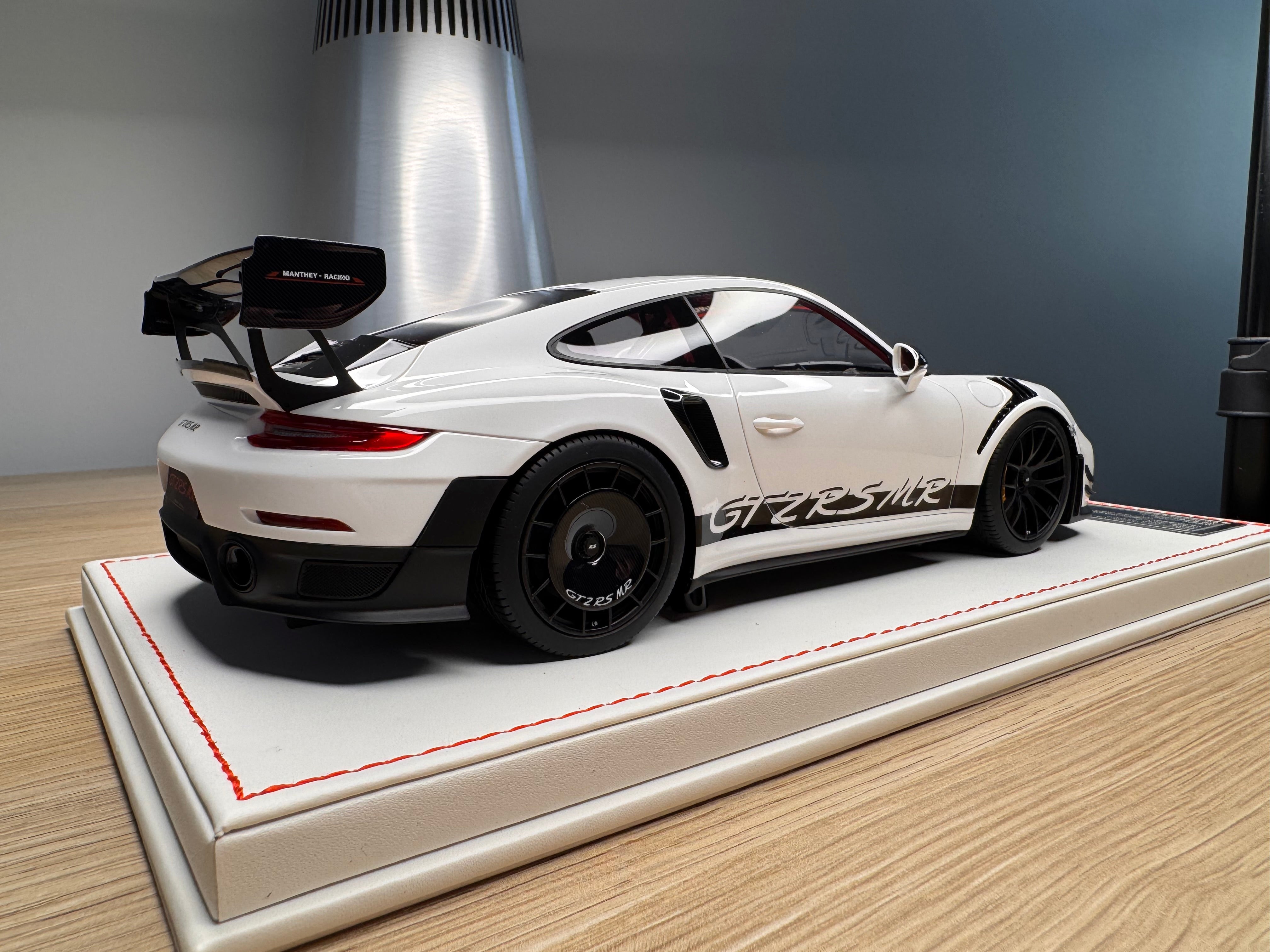 Porsche 911 GT2RSMR - White / Black - 1:18