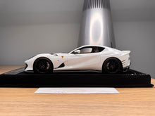 Load image into Gallery viewer, Ferrari 812 Competizione - Arcobaleno Lucido - 1:18
