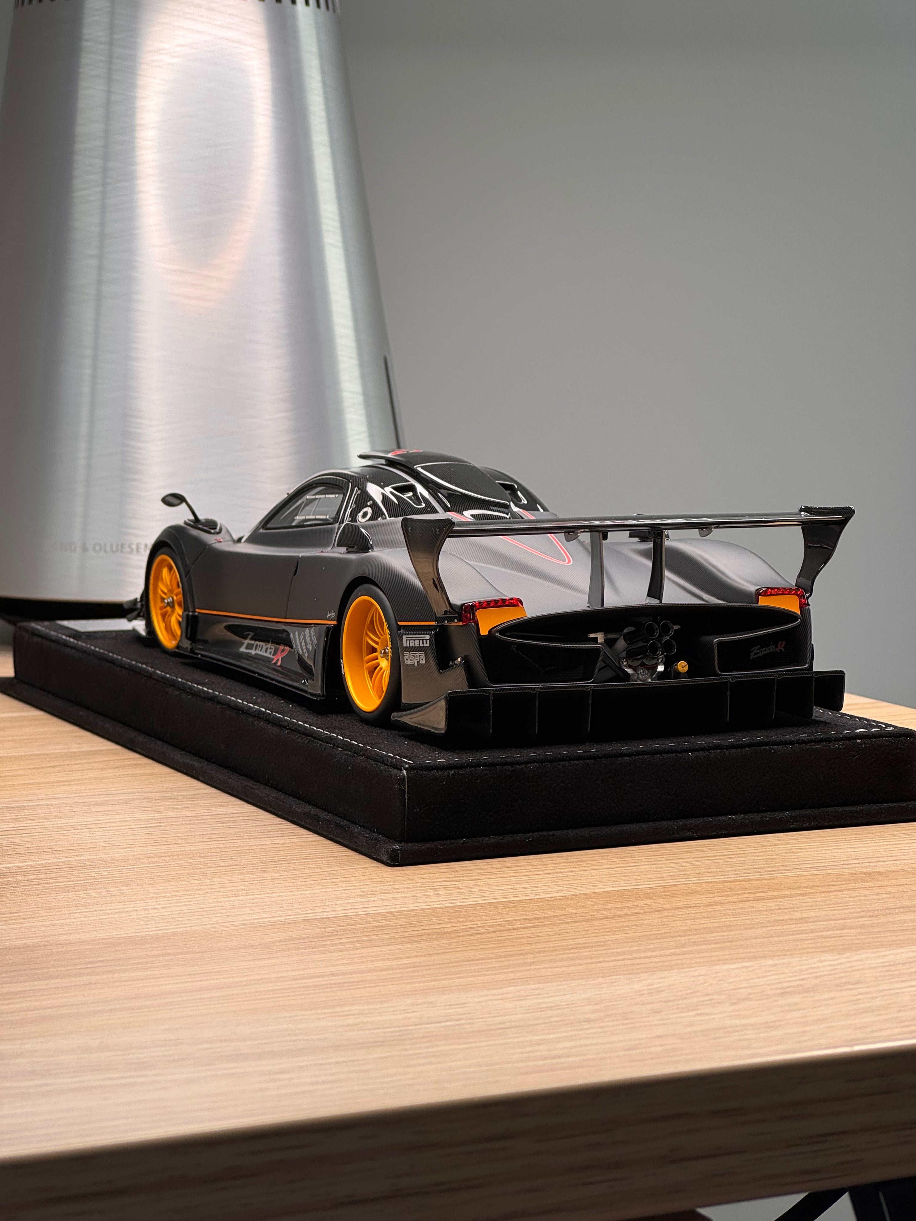 Pagani Zonda R - Matte Black Carbon - 1:18