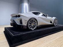 Load image into Gallery viewer, Ferrari 812 Competizione - Aluminium Opaco - 1:18
