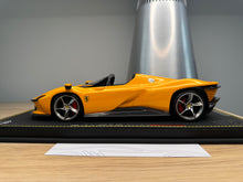 Load image into Gallery viewer, Ferrari Daytona SP3 Icona - Giallo Tristrato with red stripes - 1:18
